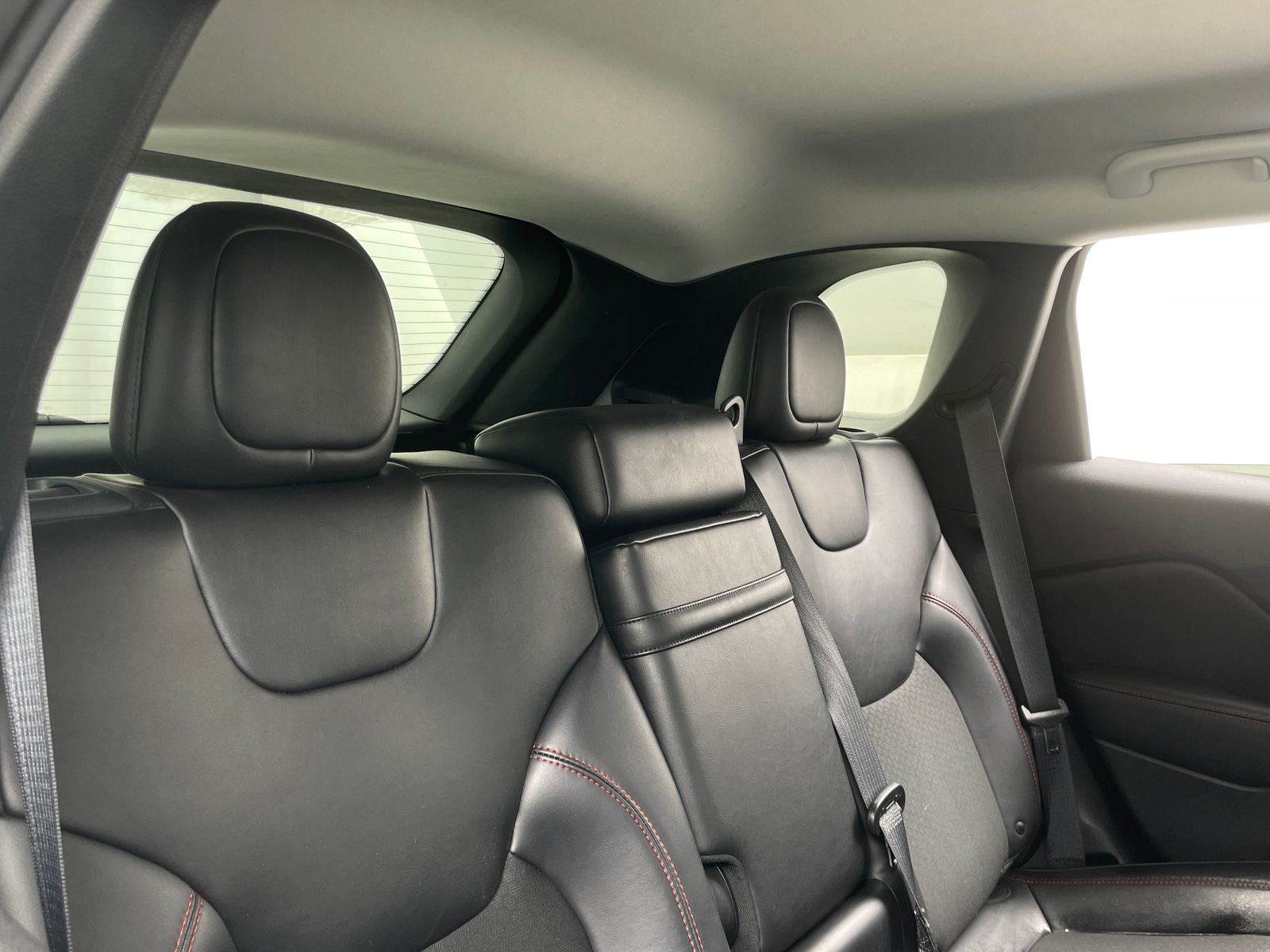 Thumbnail: 2019 Jeep Cherokee - 6