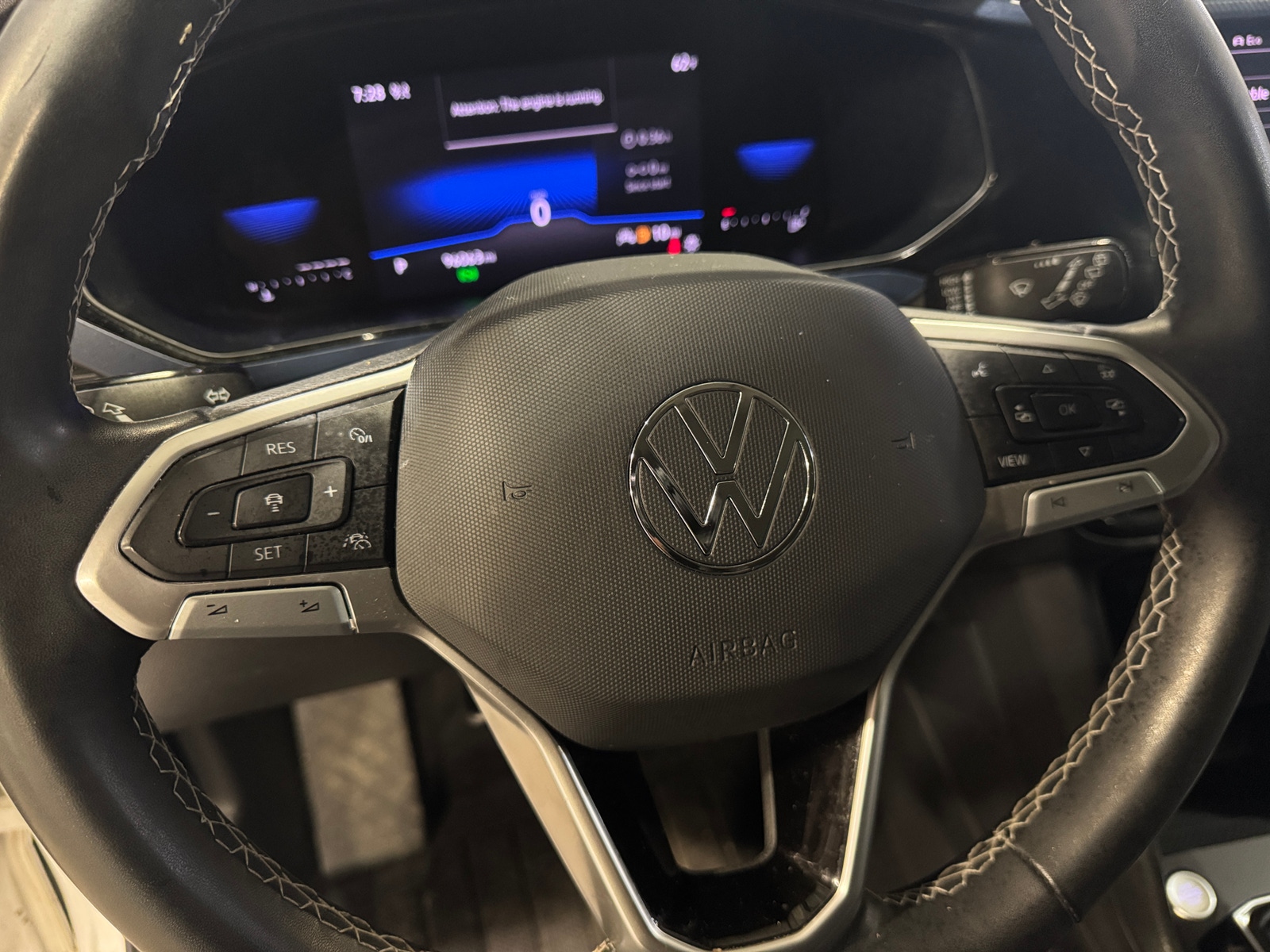 Thumbnail: 2022 Volkswagen Taos - 4