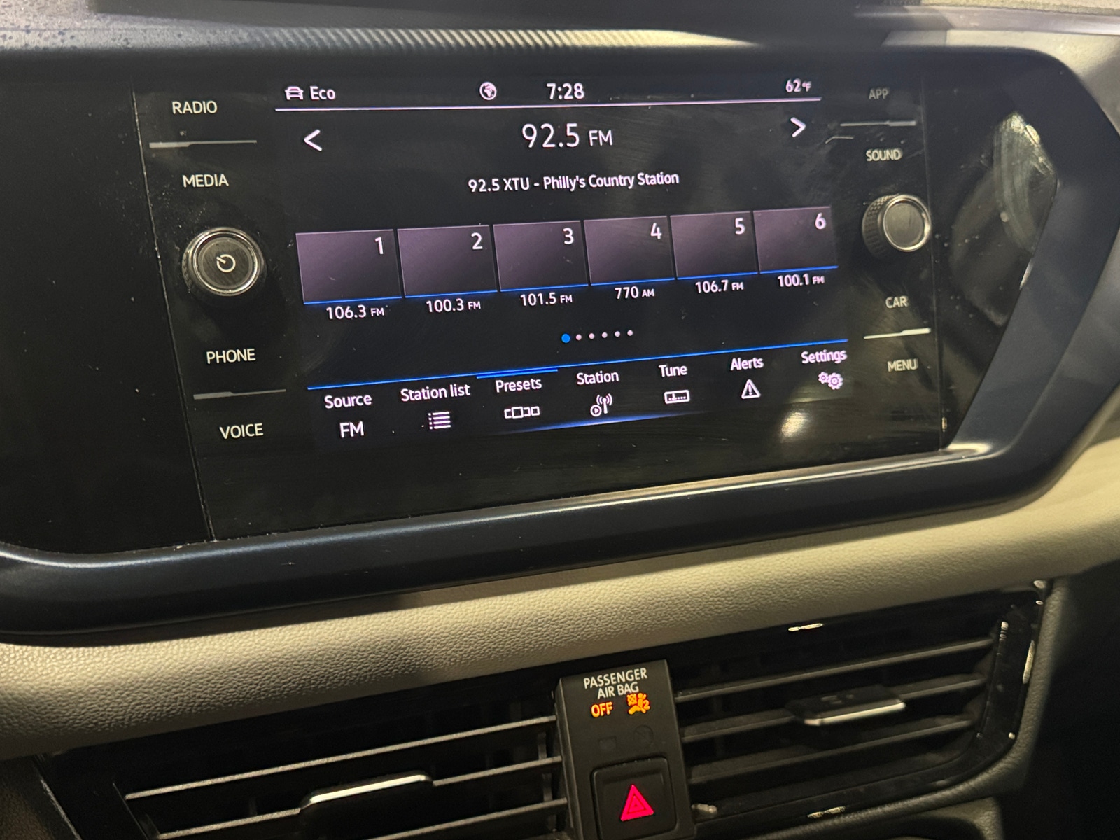 Thumbnail: 2022 Volkswagen Taos - 3