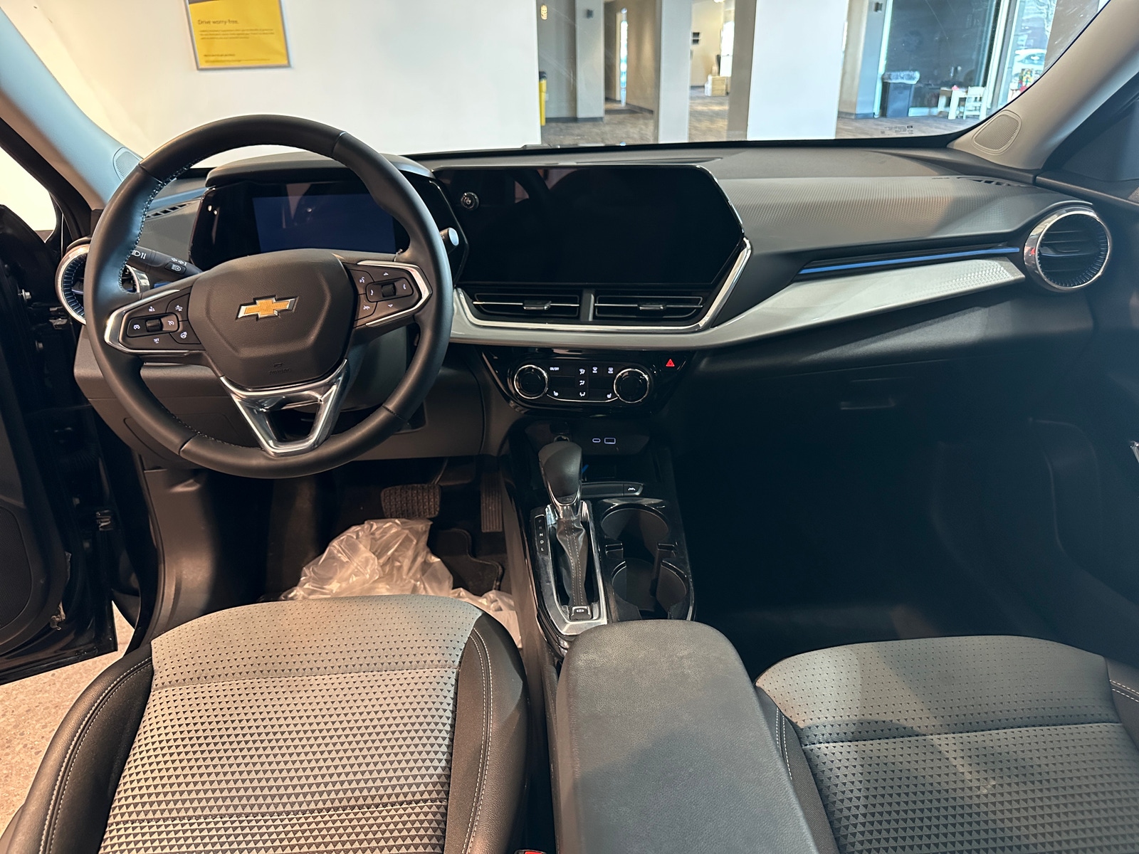 Thumbnail: 2025 Chevrolet Trax - 3