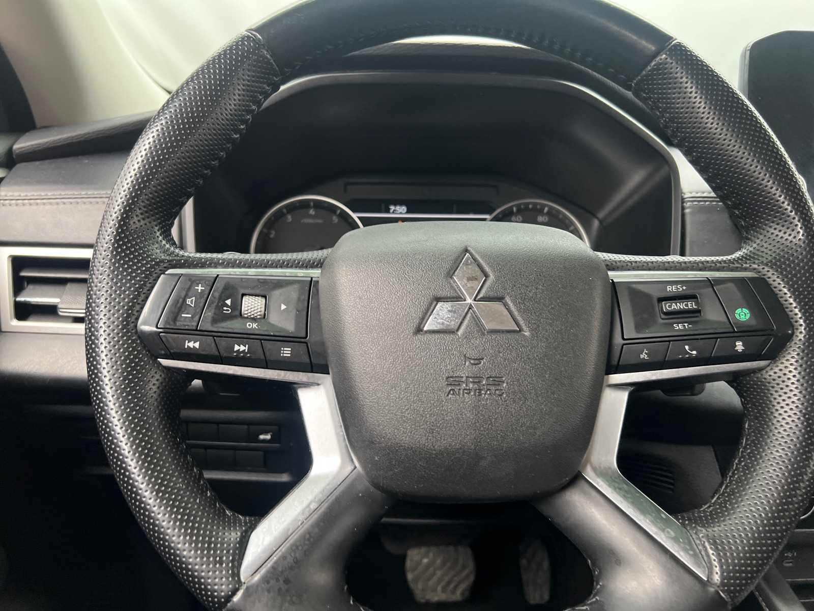 Thumbnail: 2024 Mitsubishi Outlander - 4