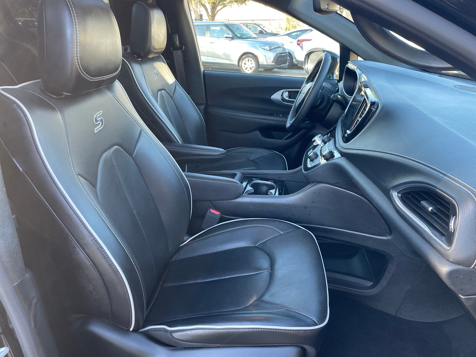 Thumbnail: 2025 Chrysler Pacifica - 2