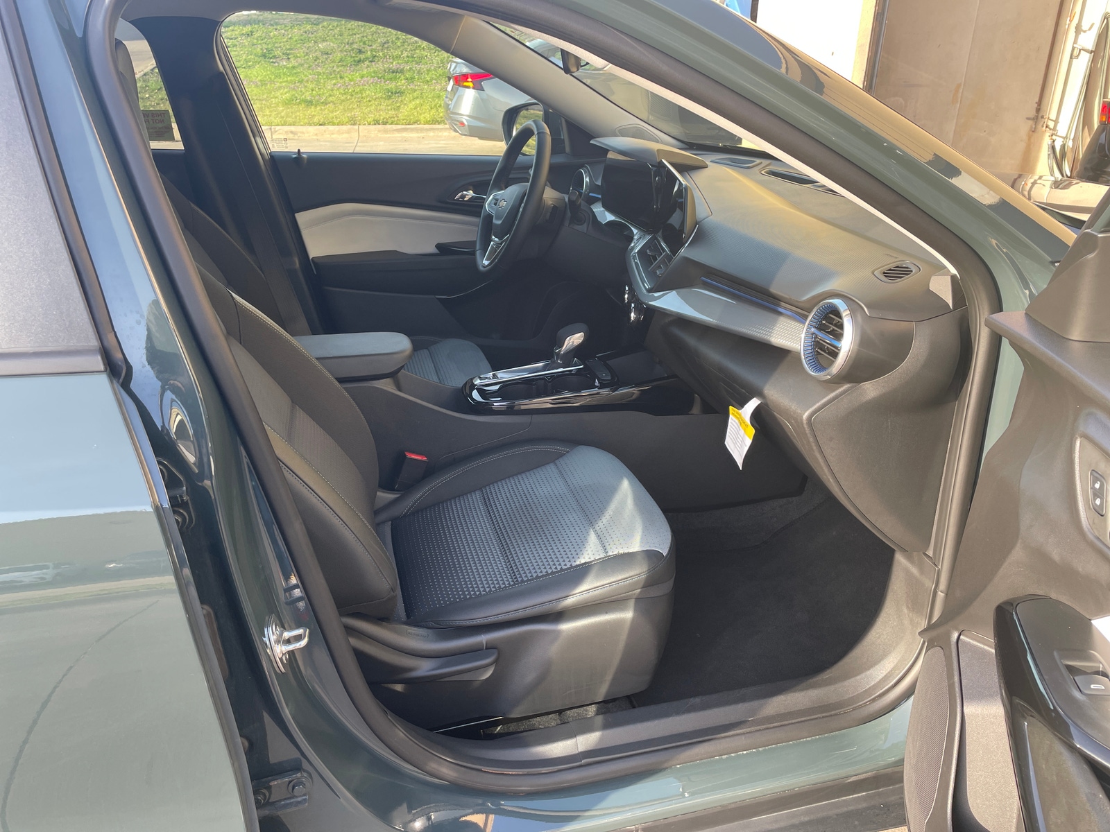 Thumbnail: 2025 Chevrolet Trax - 2