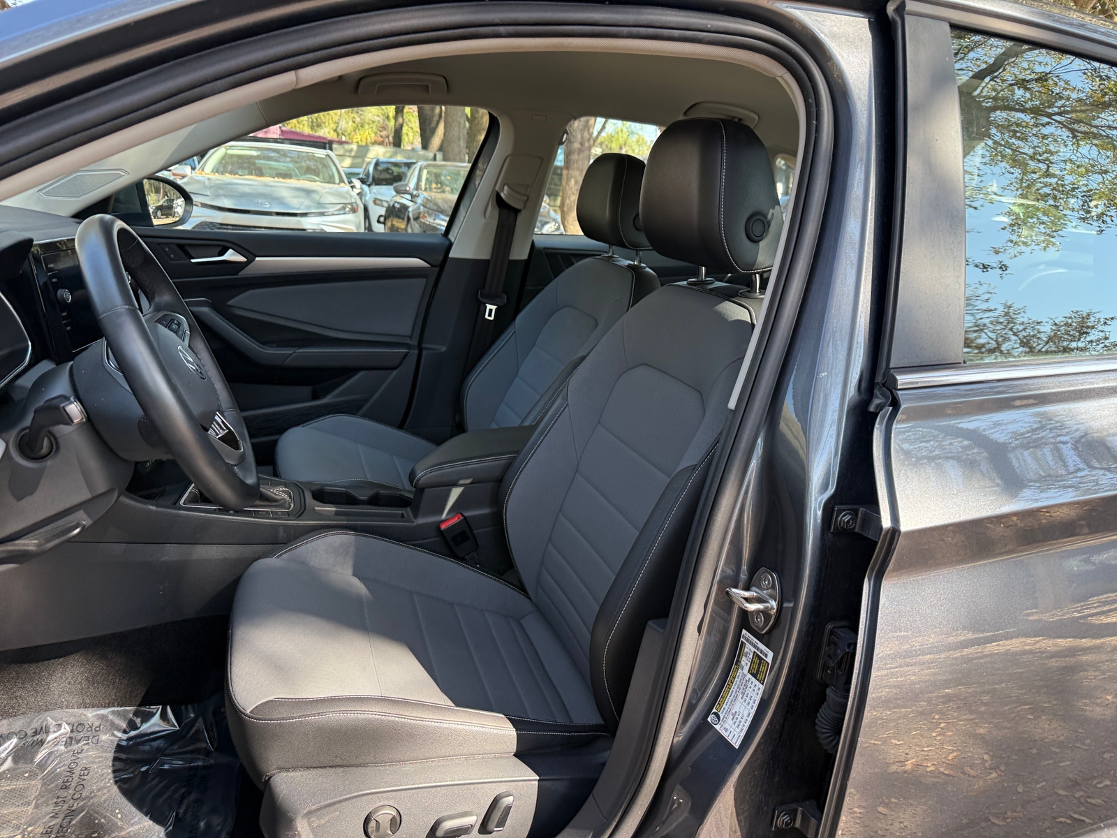 Thumbnail: 2025 Volkswagen Jetta - 2