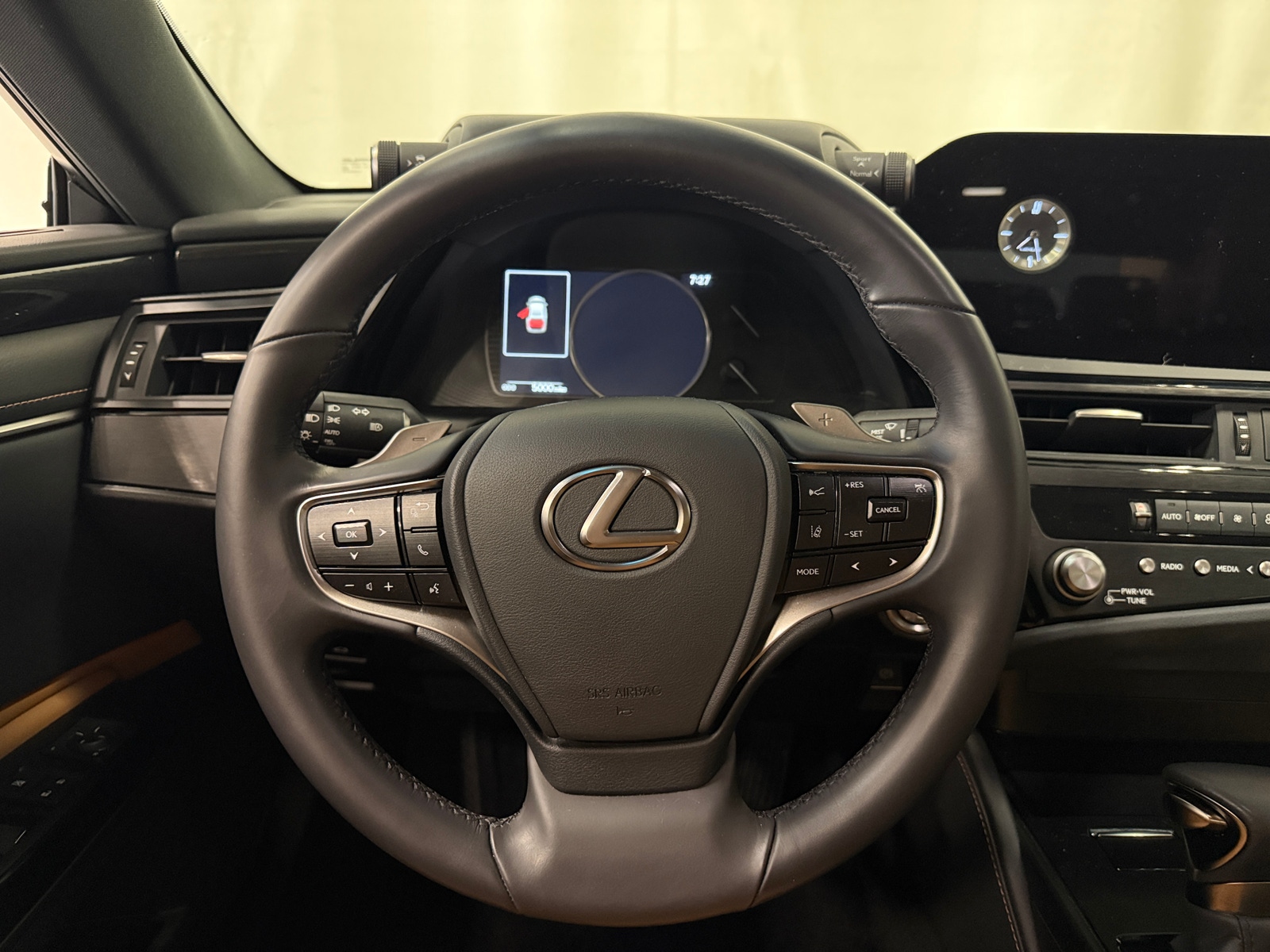 Thumbnail: 2025 Lexus ES - 5