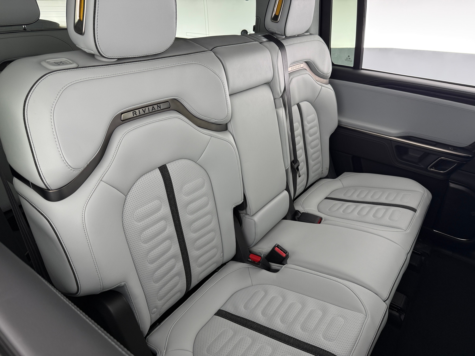 Thumbnail: 2023 Rivian R1S - 5