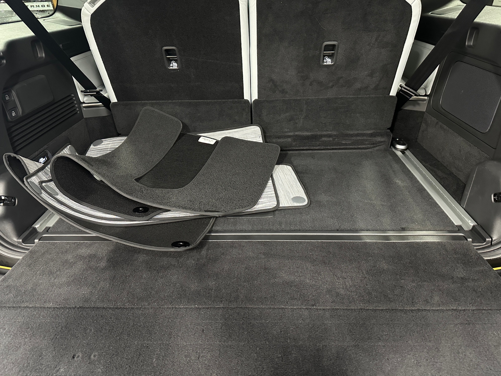 Thumbnail: 2023 Rivian R1S - 6