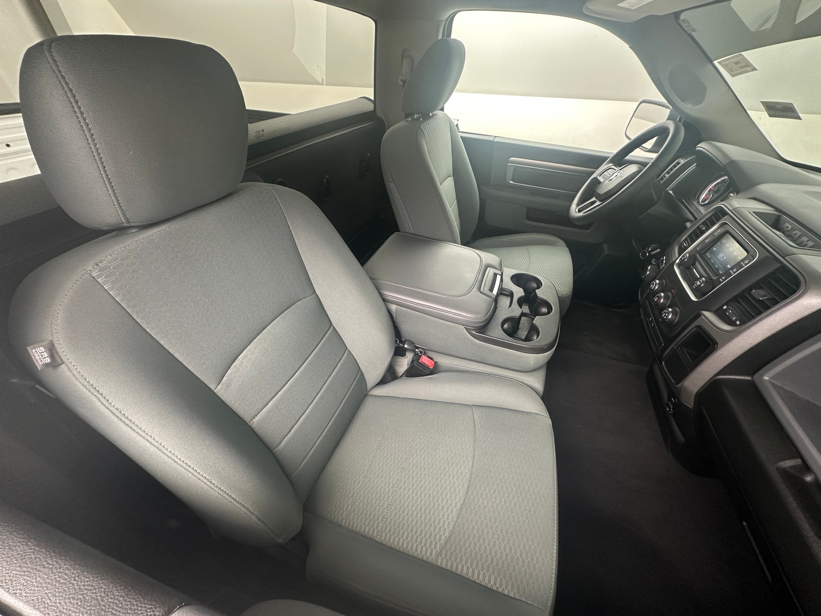 Thumbnail: 2020 RAM 1500 Classic - 2