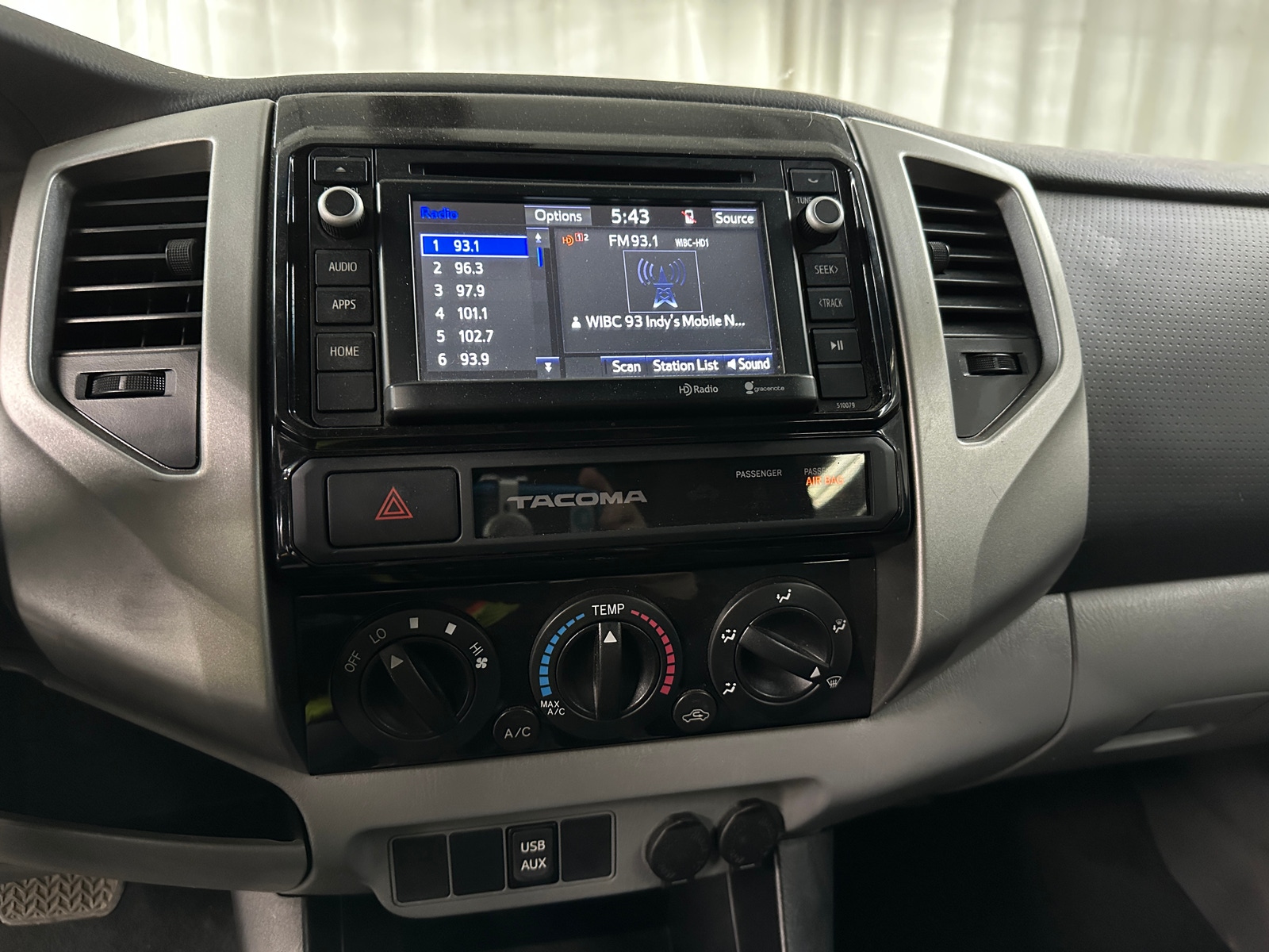 Thumbnail: 2015 Toyota Tacoma - 4