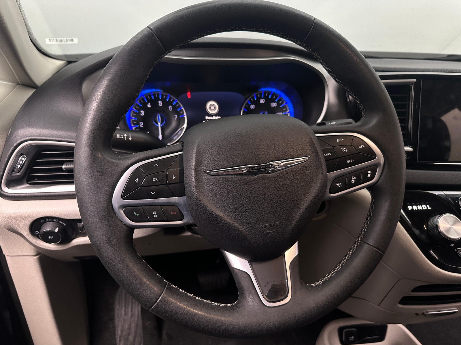 Thumbnail: 2023 Chrysler Pacifica - 4