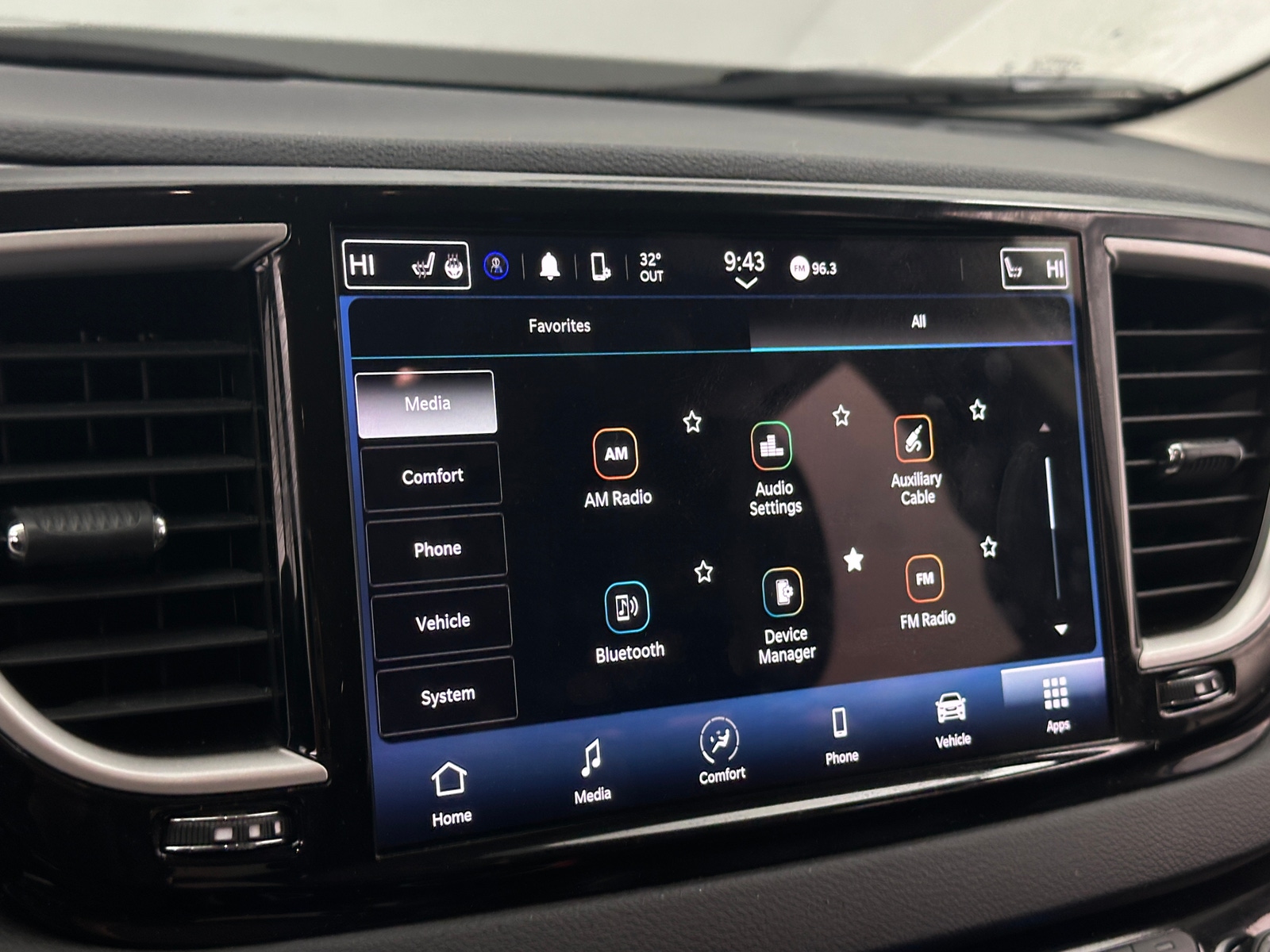 Thumbnail: 2023 Chrysler Pacifica - 3