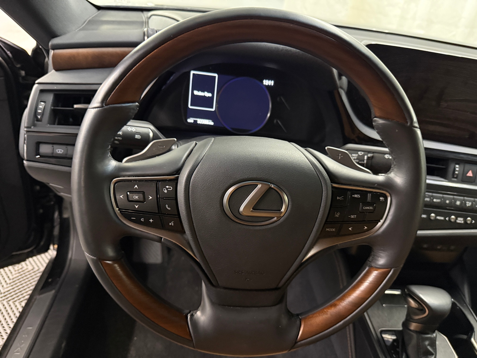 Thumbnail: 2023 Lexus ES - 4