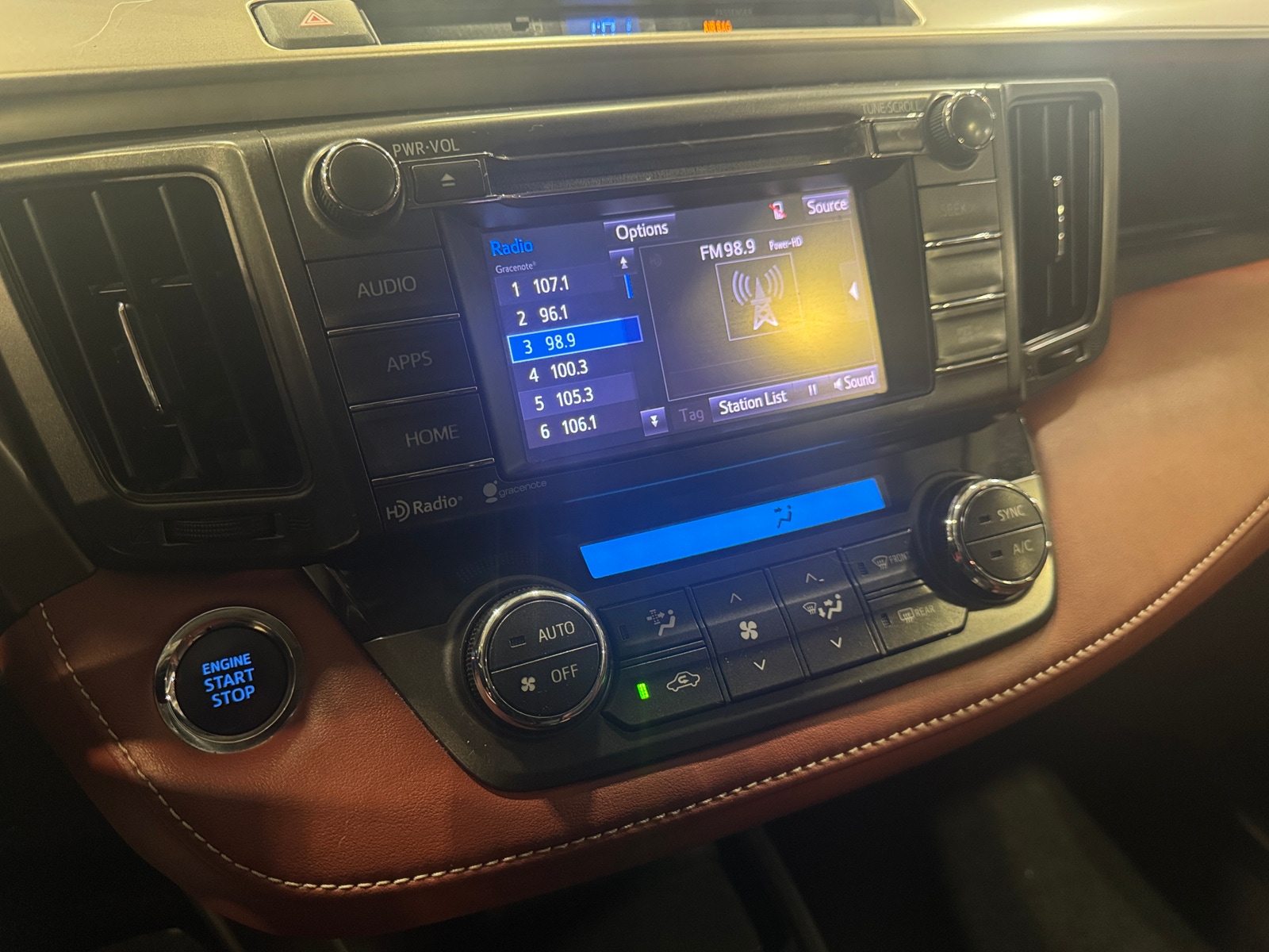 Thumbnail: 2014 Toyota RAV4 - 3