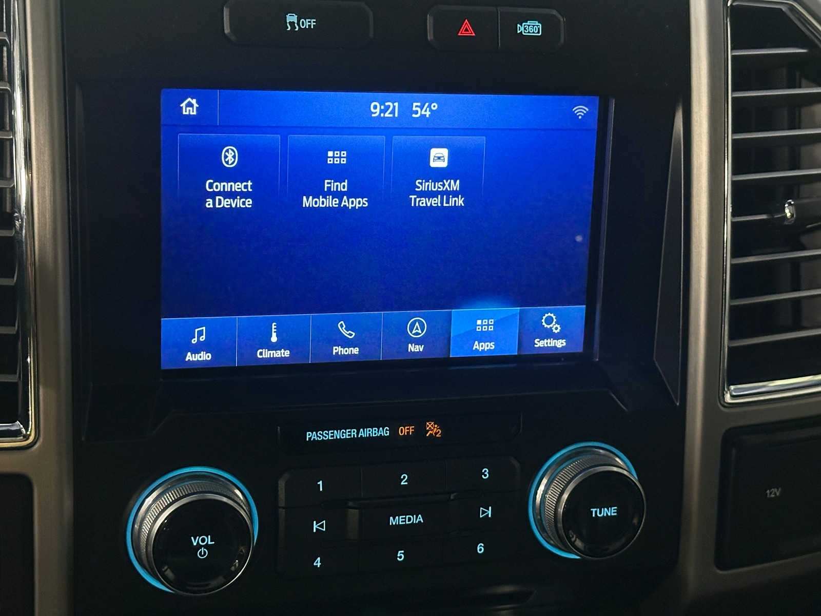 Thumbnail: 2016 Ford Econoline - 3