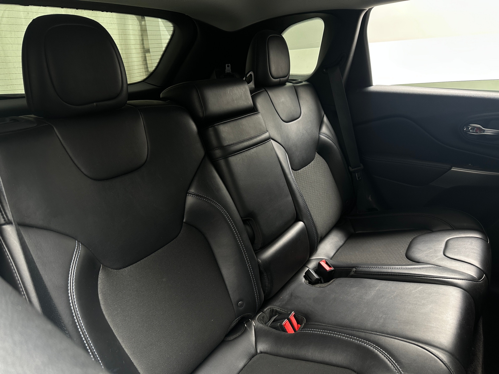 Thumbnail: 2019 Jeep Cherokee - 6