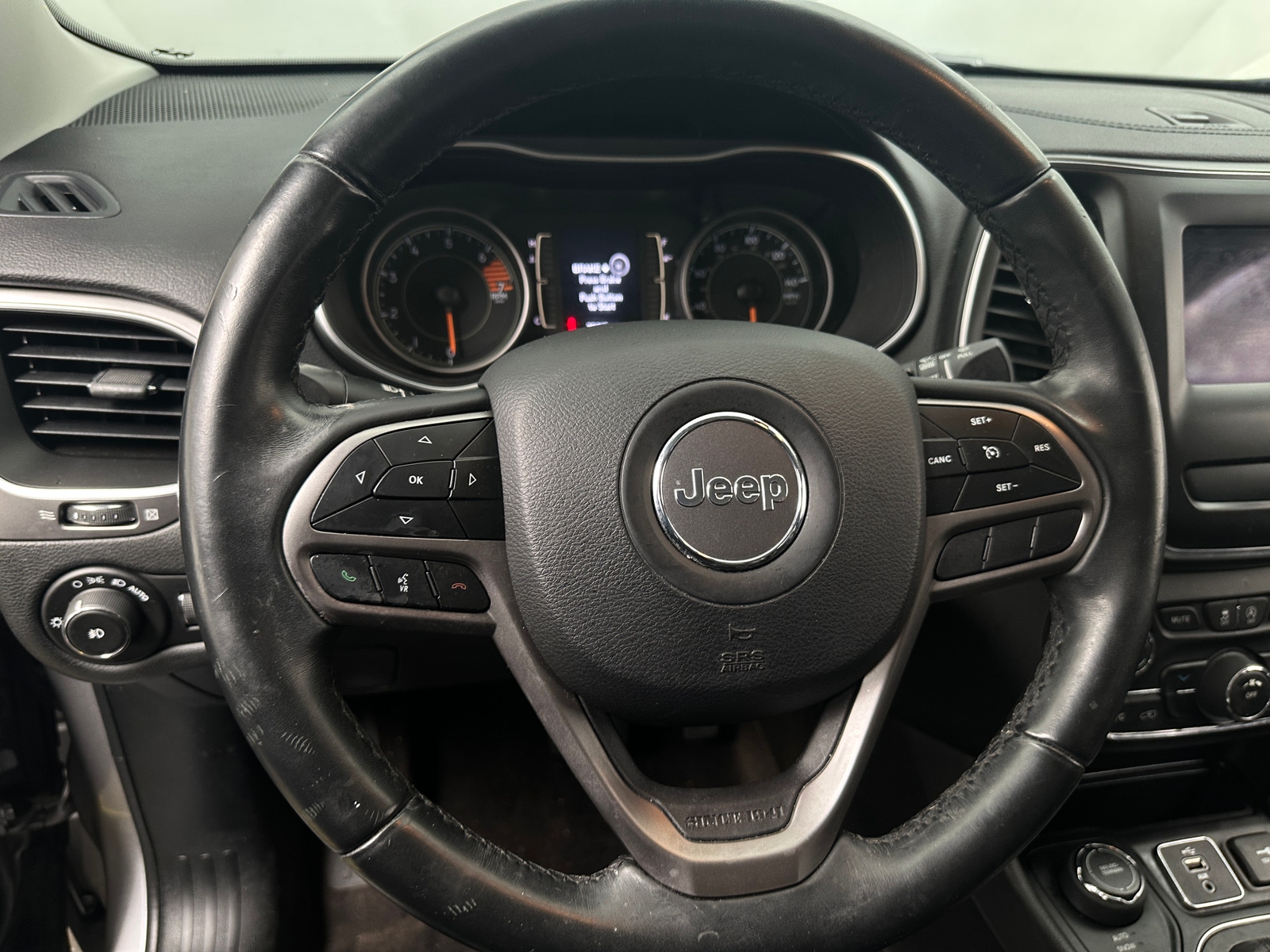 Thumbnail: 2019 Jeep Cherokee - 5