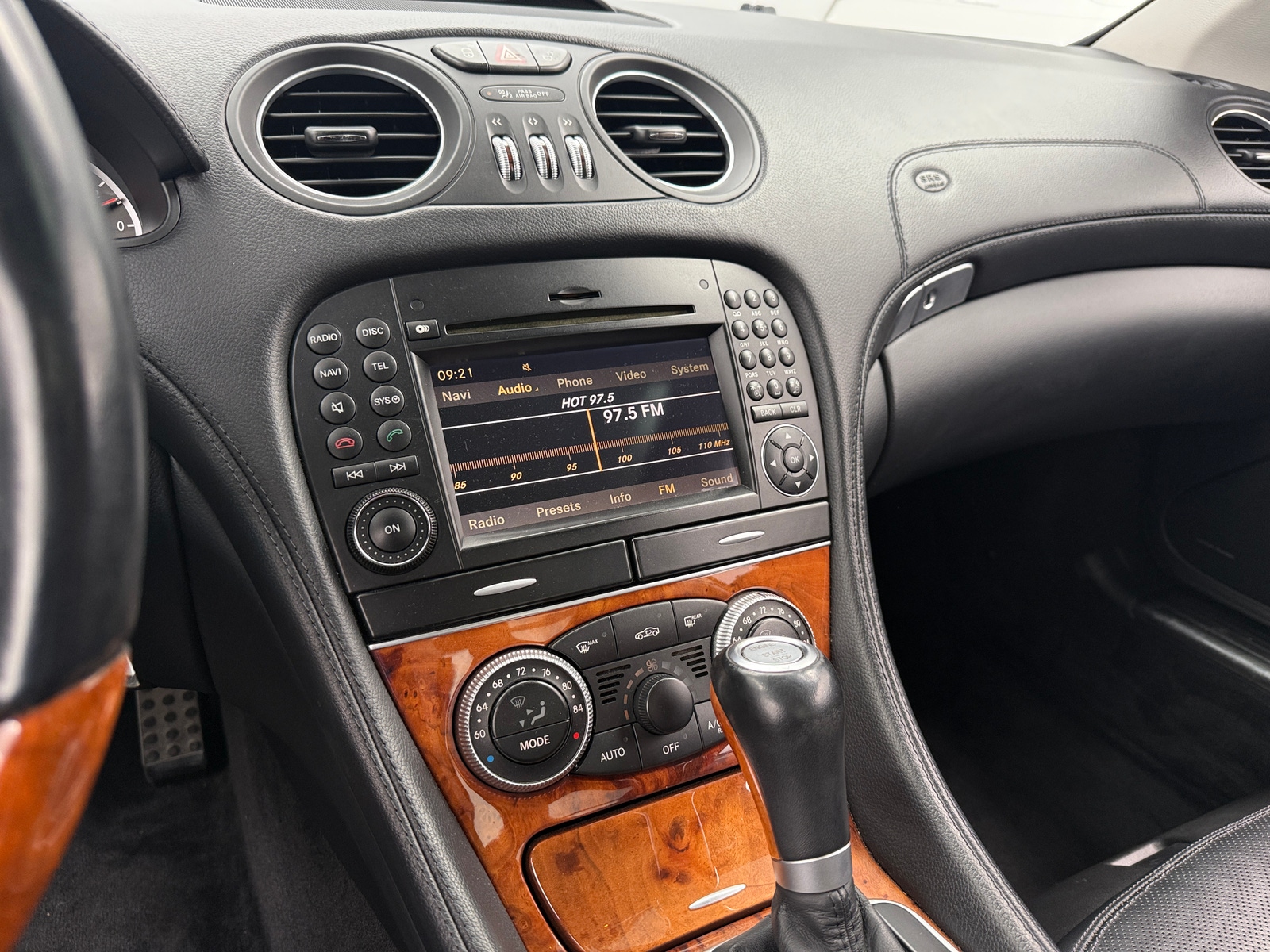 Thumbnail: 2011 Mercedes-Benz SL-Class - 3