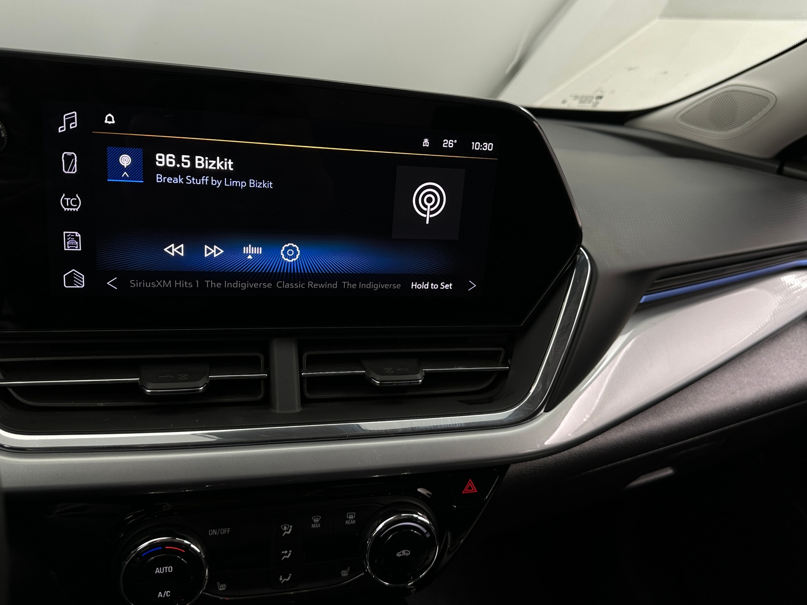 Thumbnail: 2025 Chevrolet Trax - 4