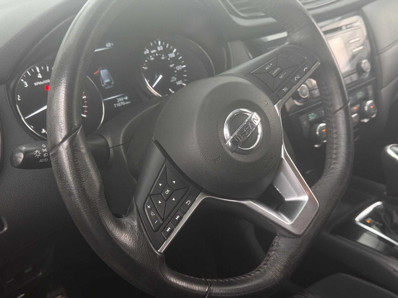 Thumbnail: 2017 Nissan Rogue - 5