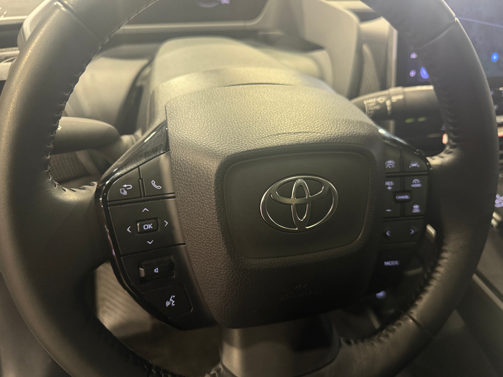 Thumbnail: 2025 Toyota bZ4X - 4