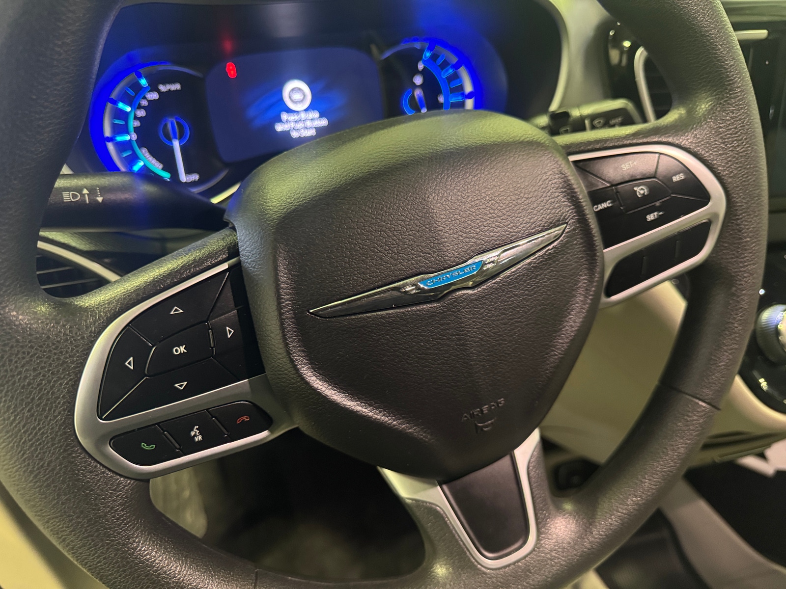 Thumbnail: 2018 Chrysler Pacifica - 5