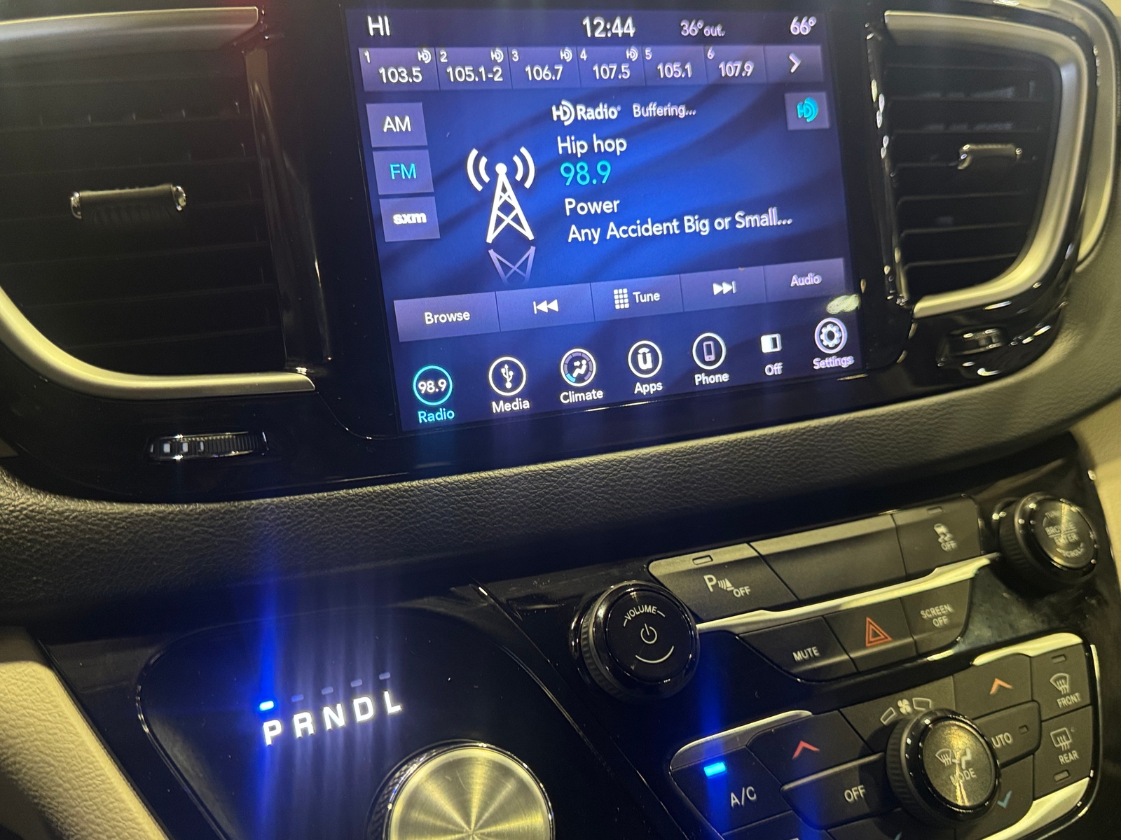 Thumbnail: 2018 Chrysler Pacifica - 4