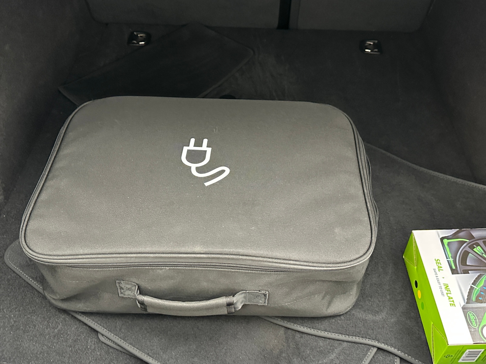 Thumbnail: 2022 Porsche Taycan - 6