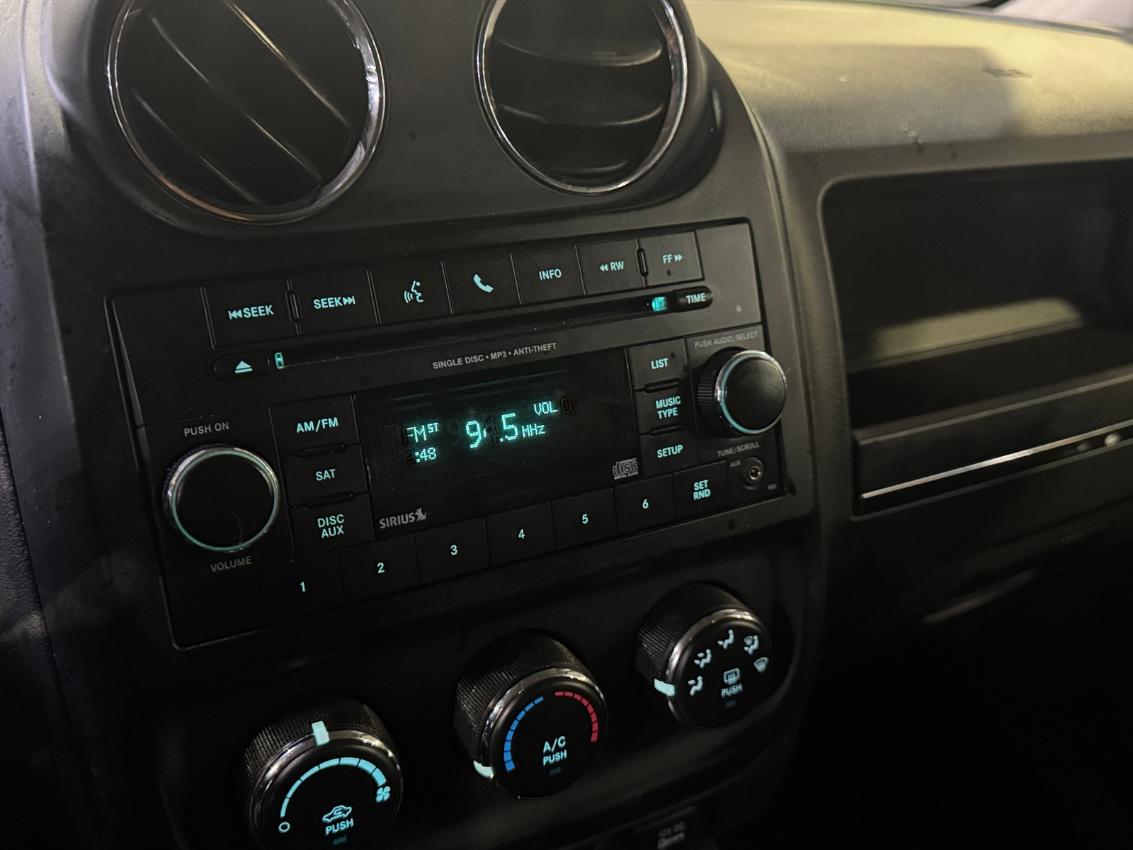 Thumbnail: 2017 Jeep Patriot - 3