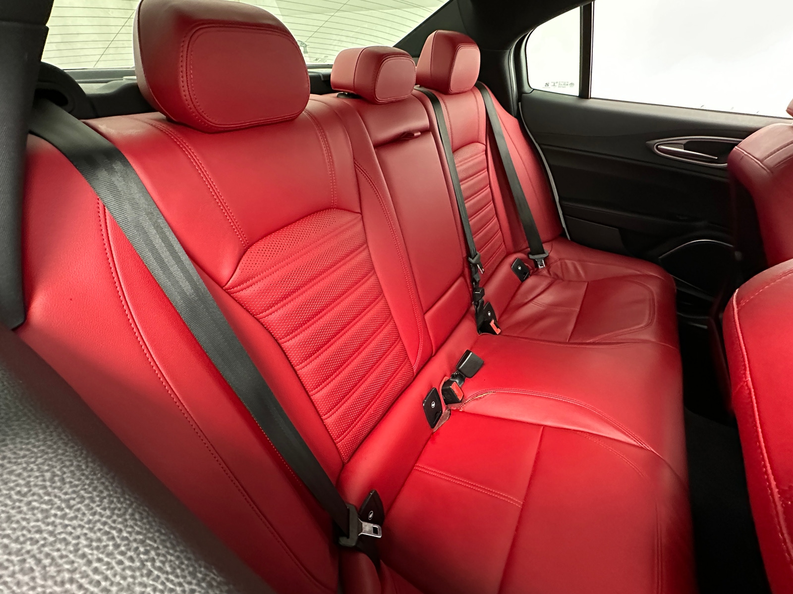 Thumbnail: 2022 Alfa Romeo Giulia - 5