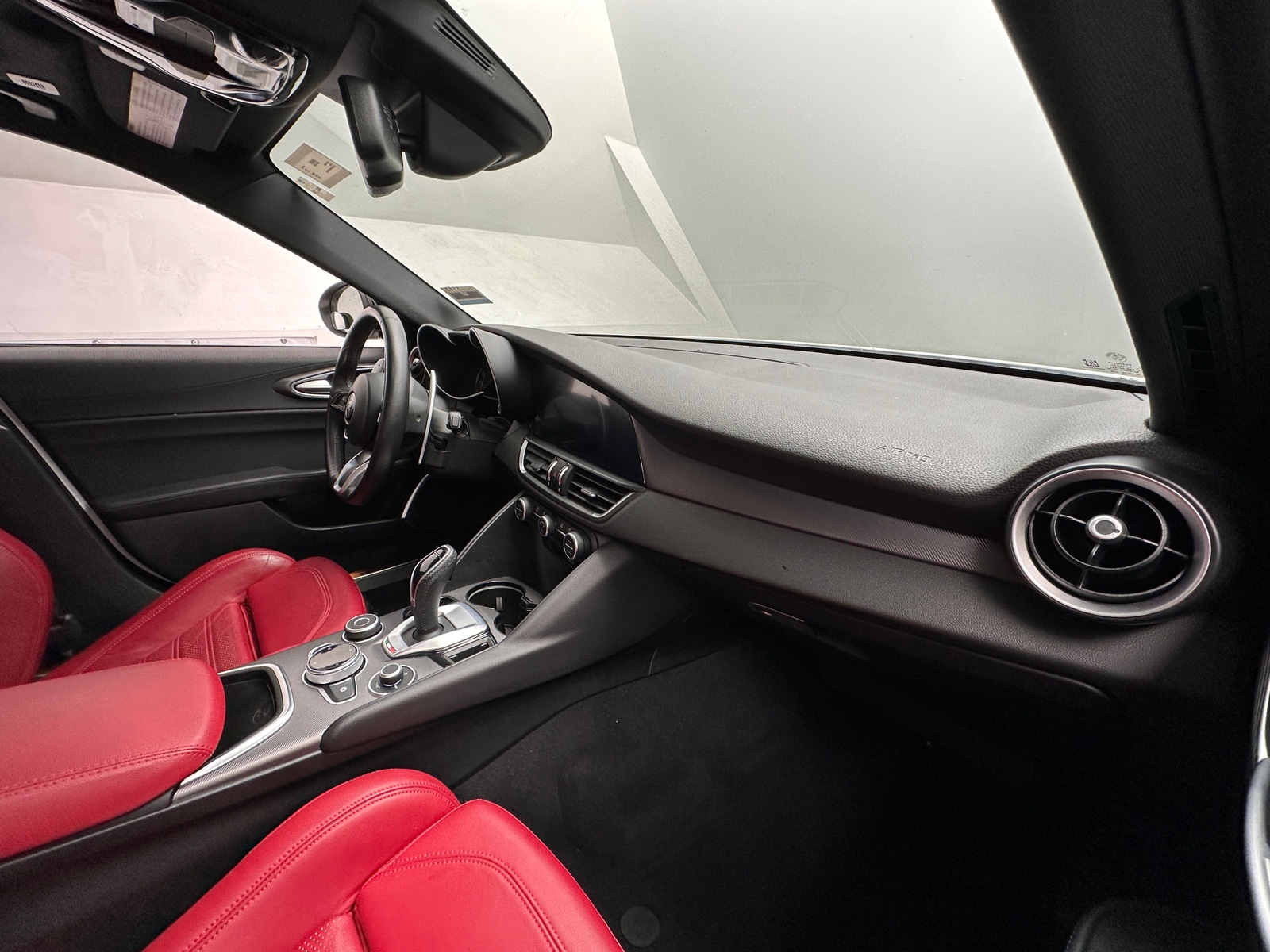 Thumbnail: 2022 Alfa Romeo Giulia - 2