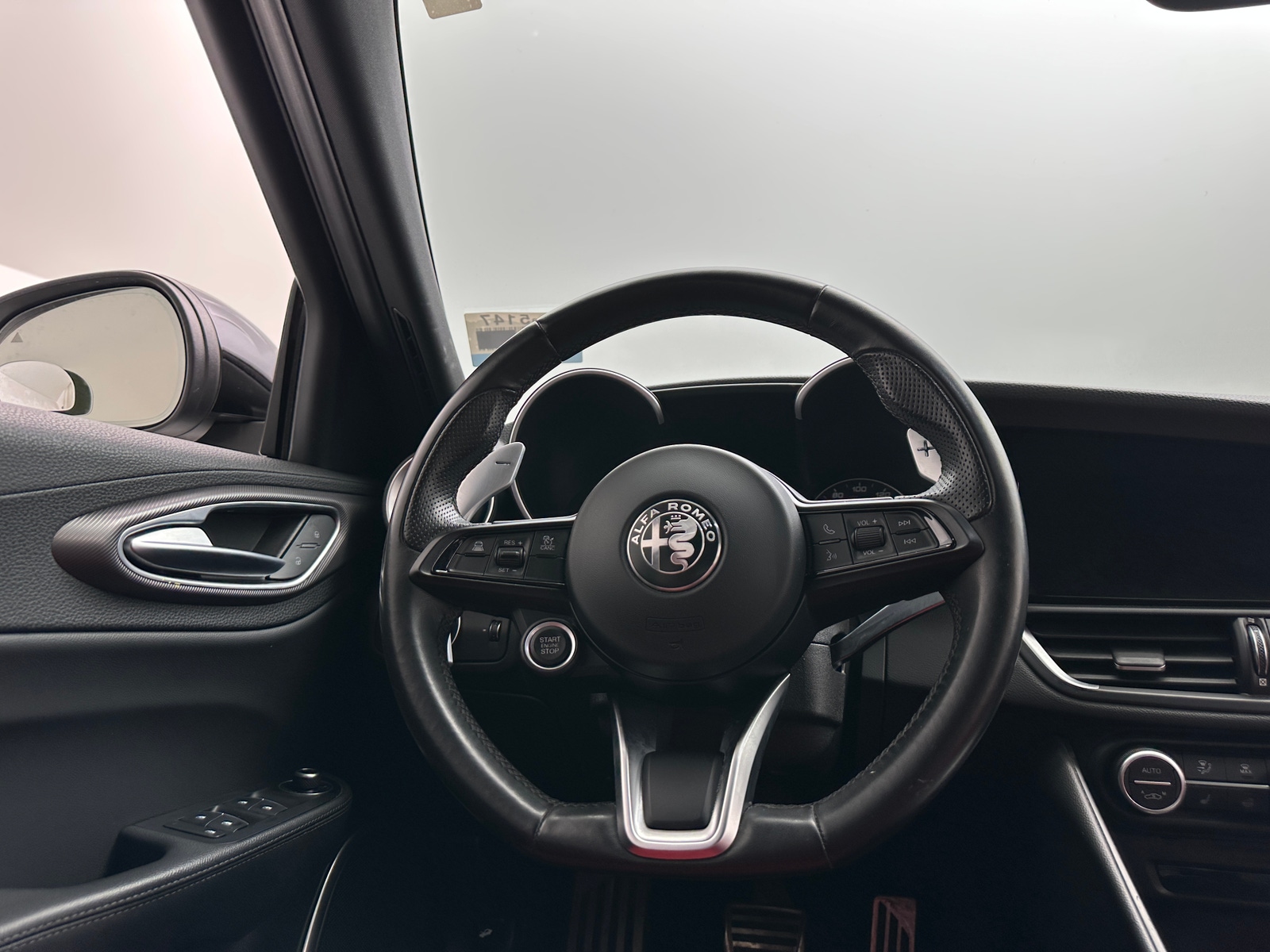 Thumbnail: 2022 Alfa Romeo Giulia - 4