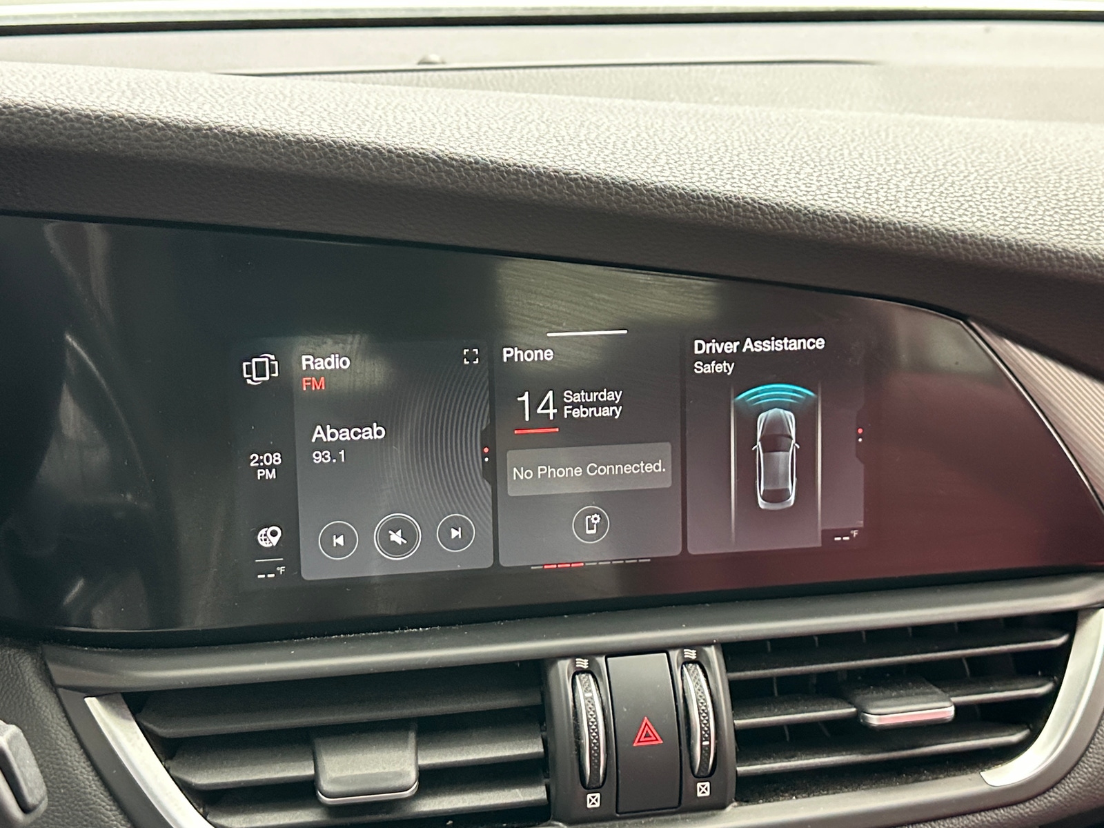 Thumbnail: 2022 Alfa Romeo Giulia - 3