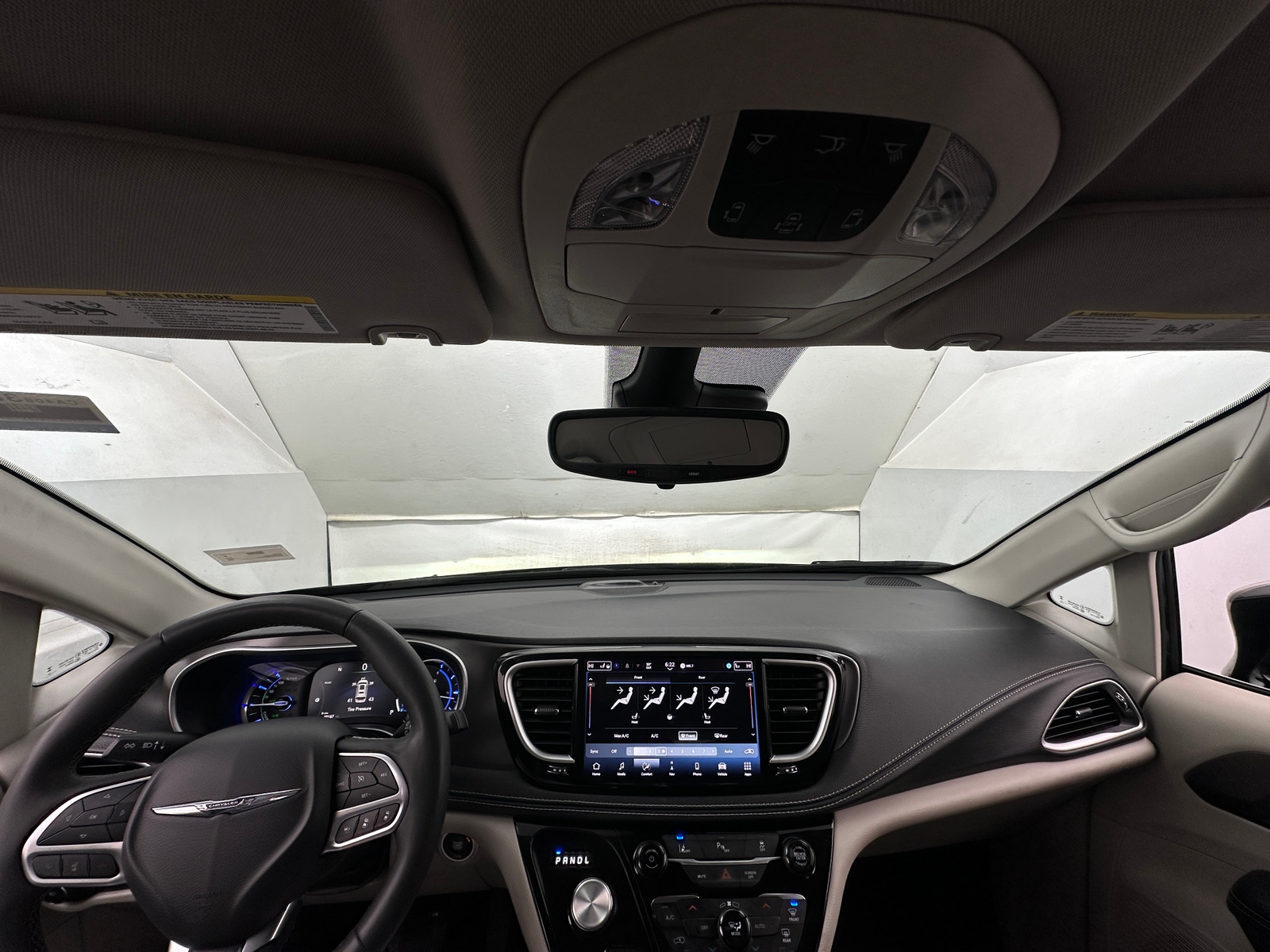 Thumbnail: 2024 Chrysler Pacifica - 3