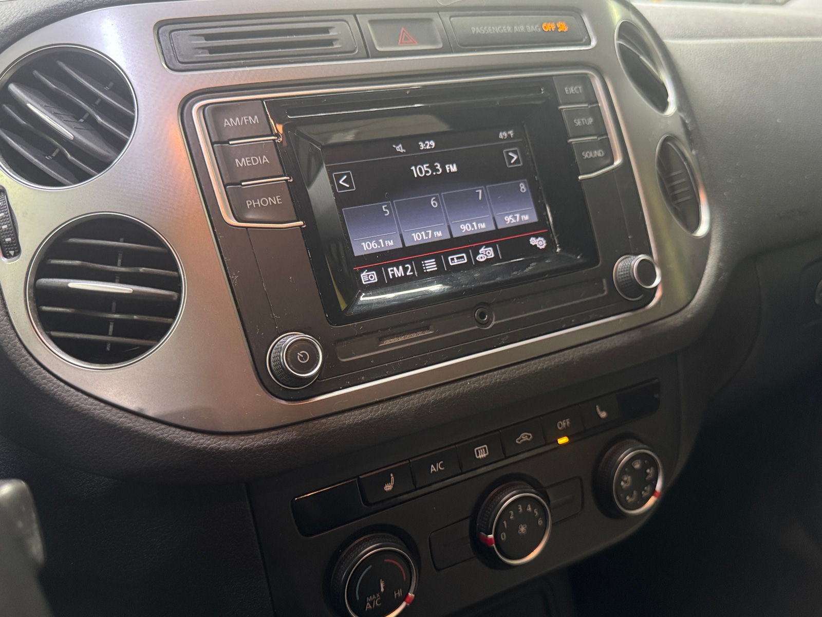 Thumbnail: 2016 Volkswagen Tiguan - 4