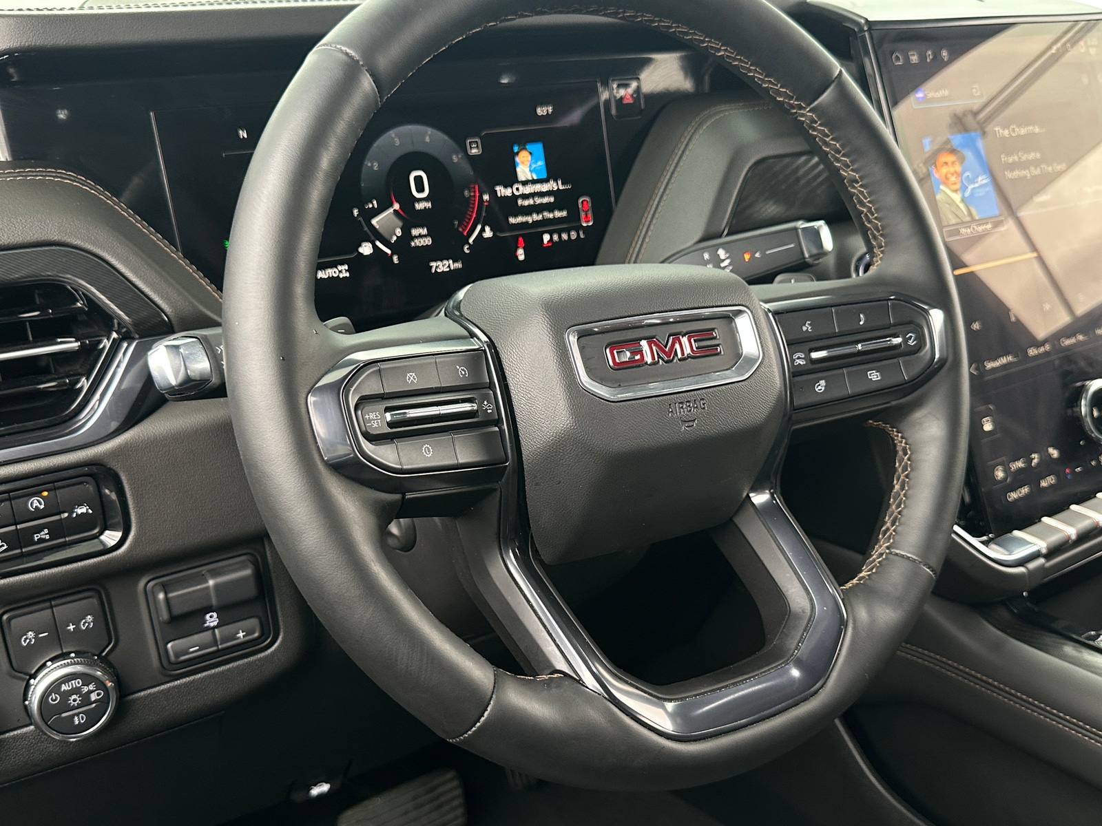 Thumbnail: 2025 GMC Yukon XL - 4