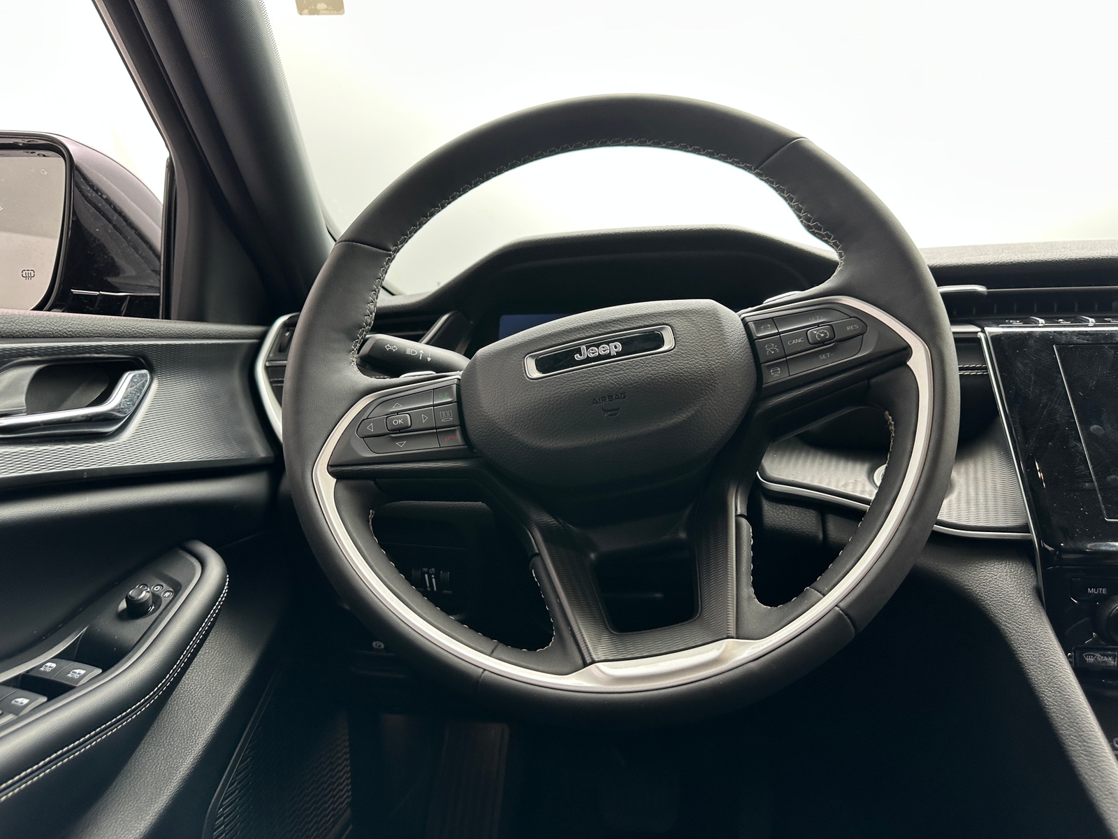 Thumbnail: 2024 Jeep Grand Cherokee - 4