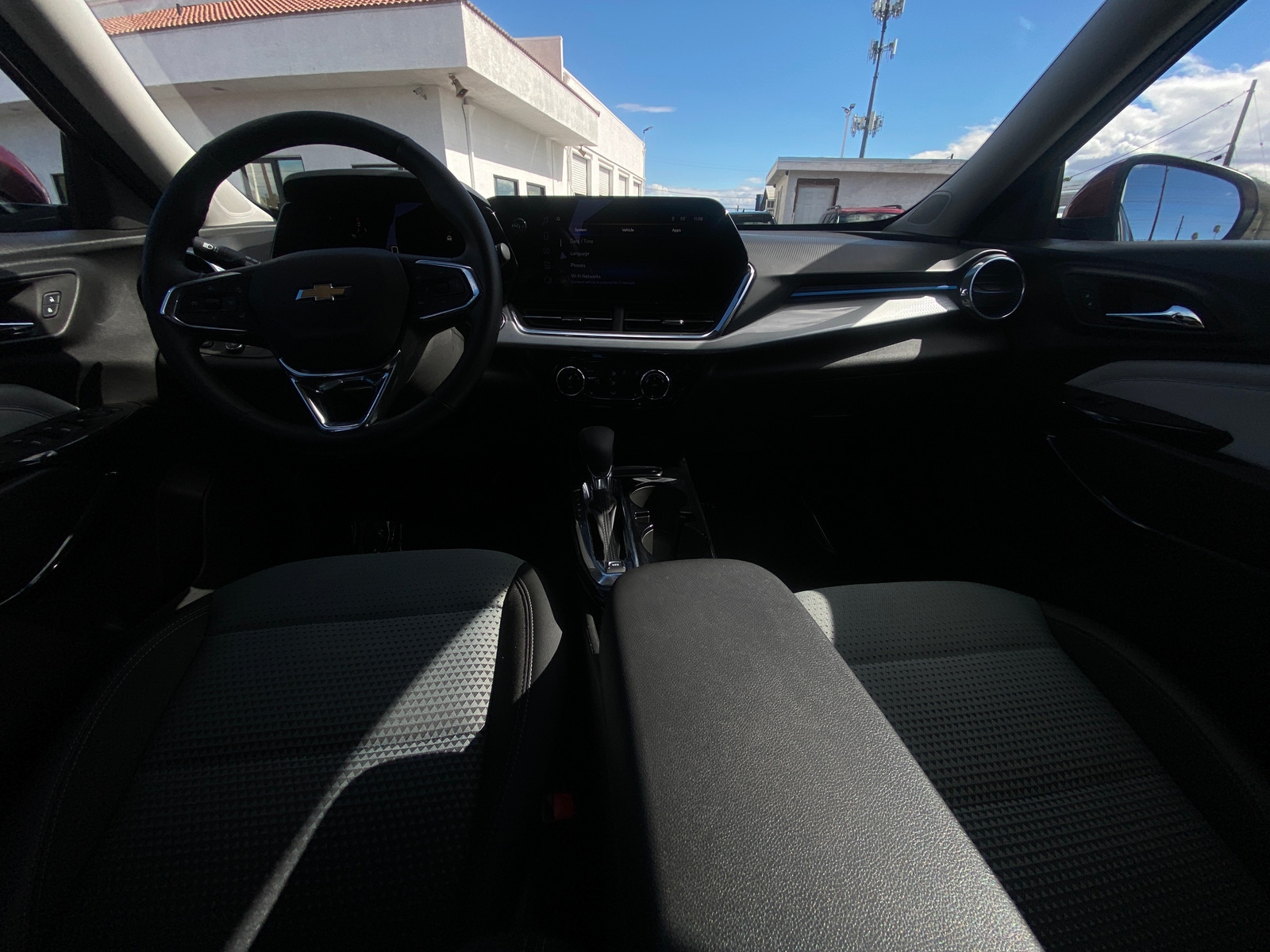 Thumbnail: 2025 Chevrolet Trax - 3