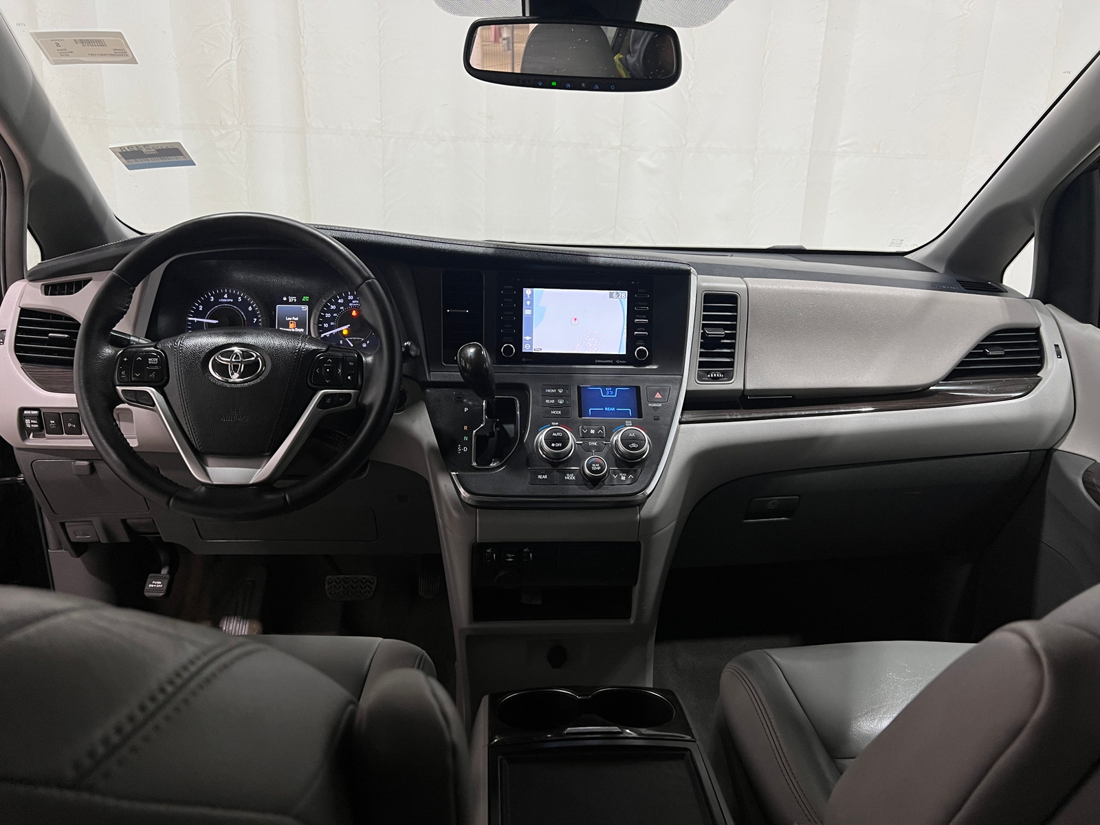 Thumbnail: 2019 Toyota Sienna - 3