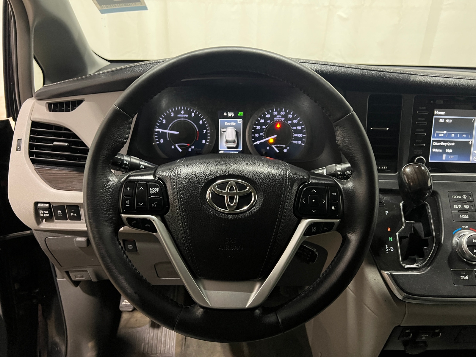 Thumbnail: 2019 Toyota Sienna - 5