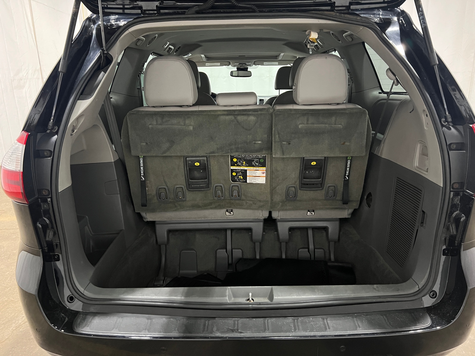 Thumbnail: 2019 Toyota Sienna - 7