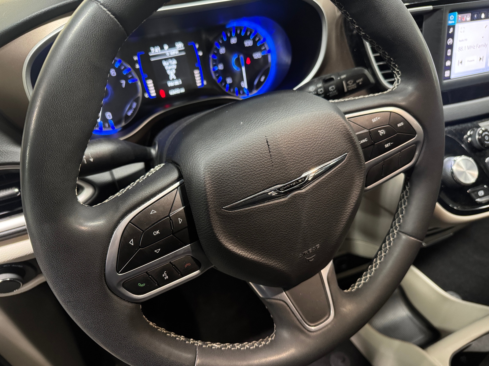 Thumbnail: 2022 Chrysler Voyager - 5