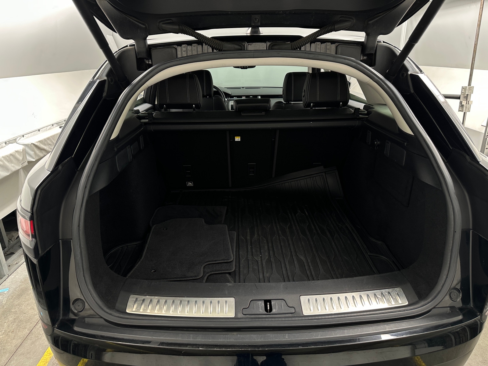 Thumbnail: 2018 Land Rover Range Rover Velar - 6