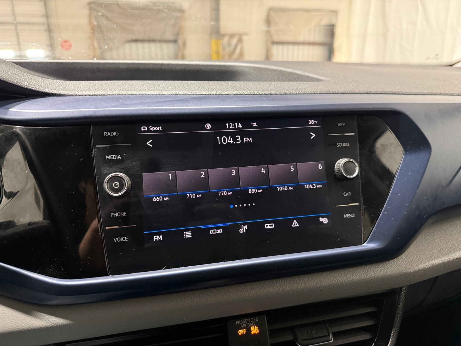 Thumbnail: 2022 Volkswagen Taos - 3