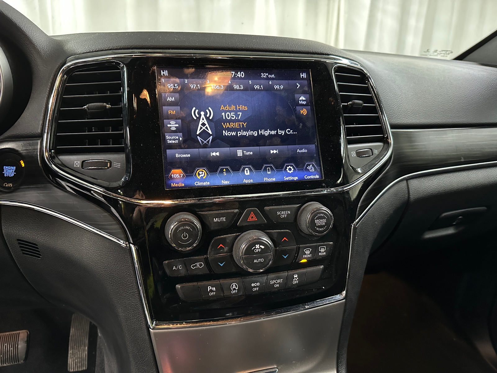 Thumbnail: 2020 Jeep Grand Cherokee - 3