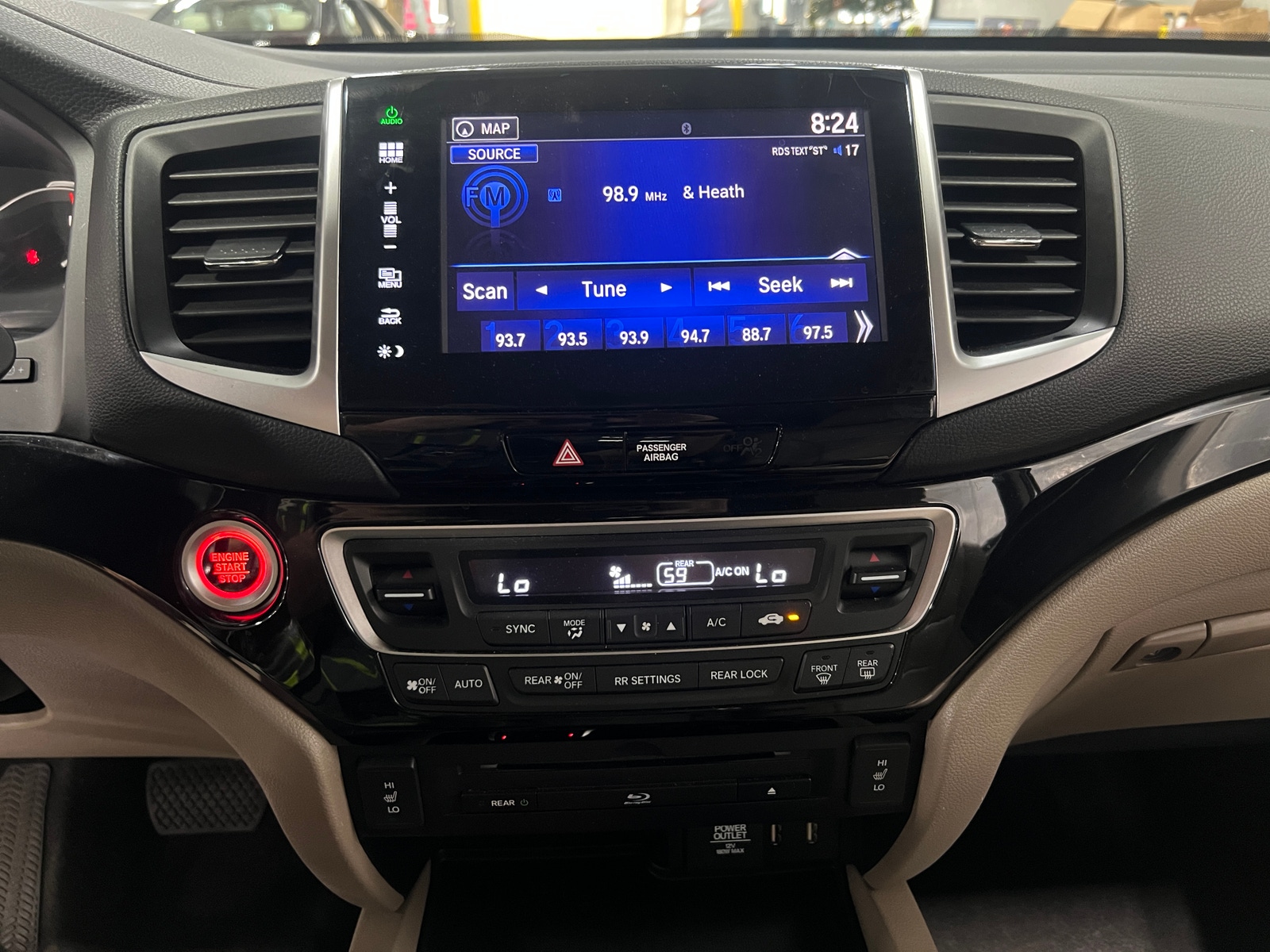 Thumbnail: 2016 Honda Pilot - 3