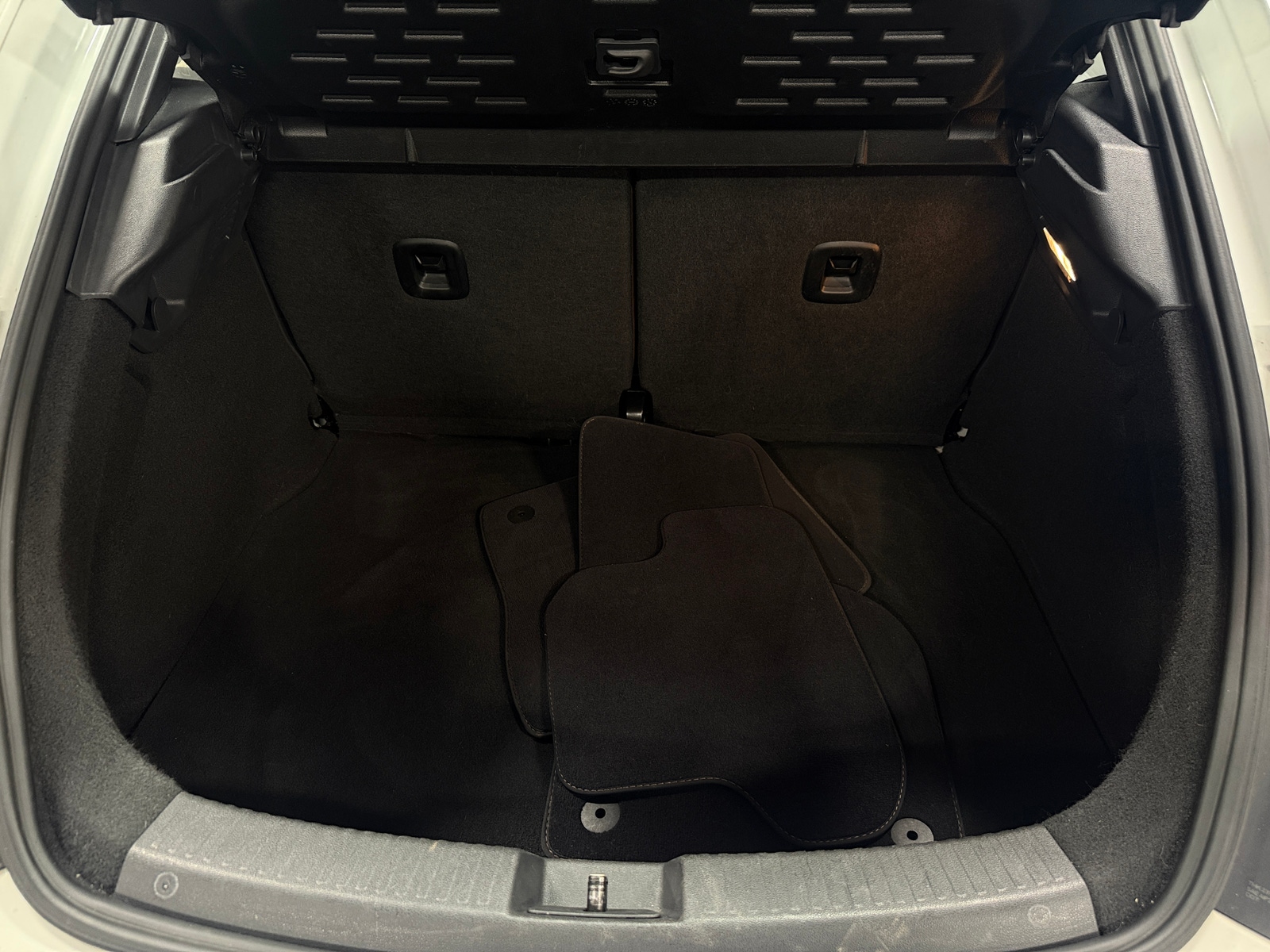 Thumbnail: 2016 Volkswagen Beetle - 7