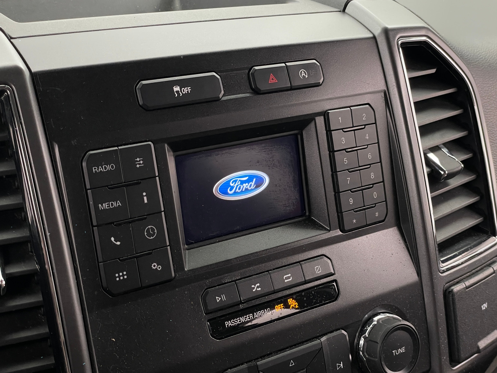 Thumbnail: 2018 Ford Econoline - 4