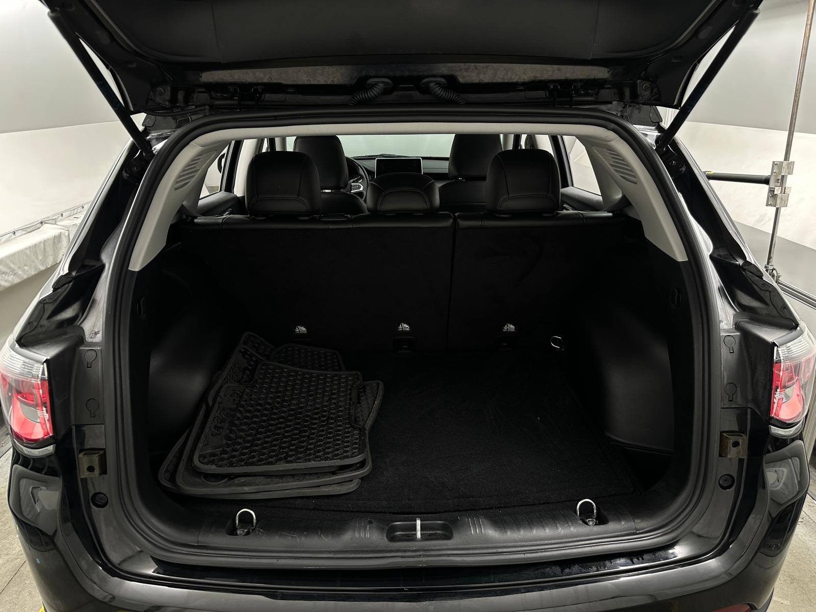 Thumbnail: 2022 Jeep Compass - 6