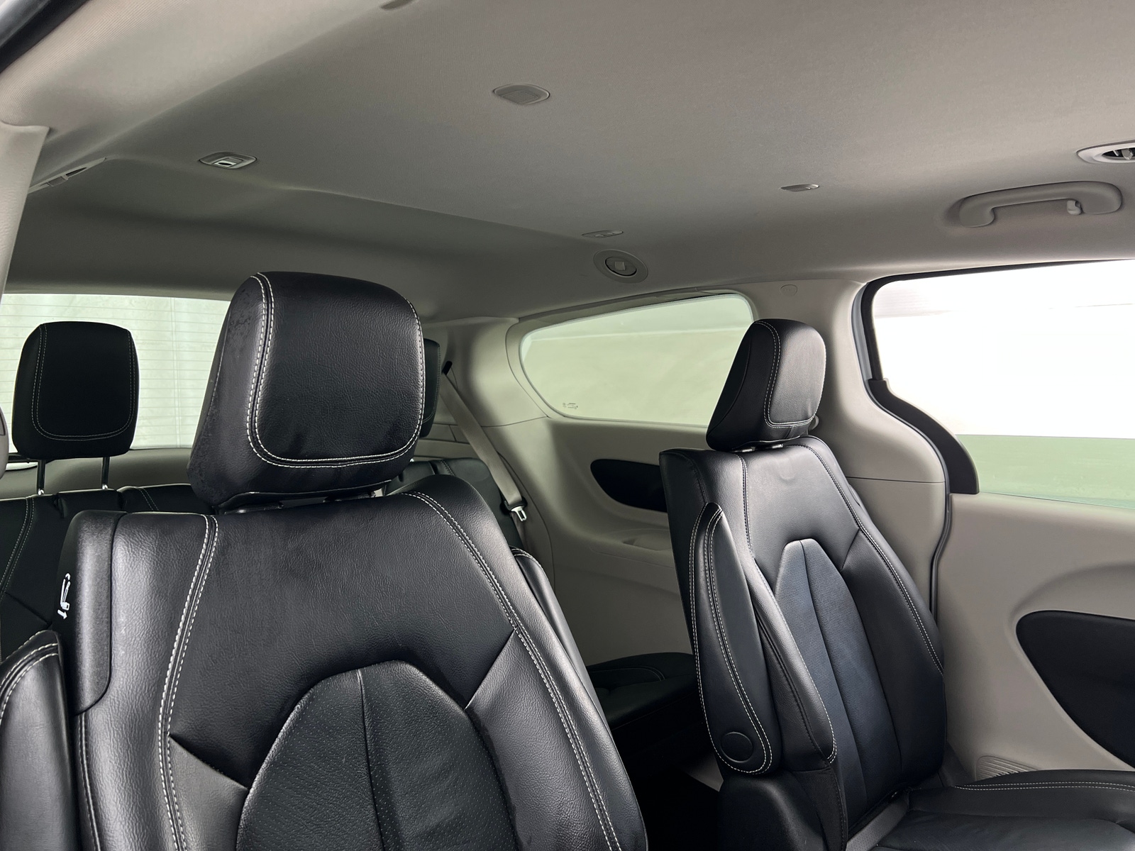 Thumbnail: 2022 Chrysler Pacifica - 5