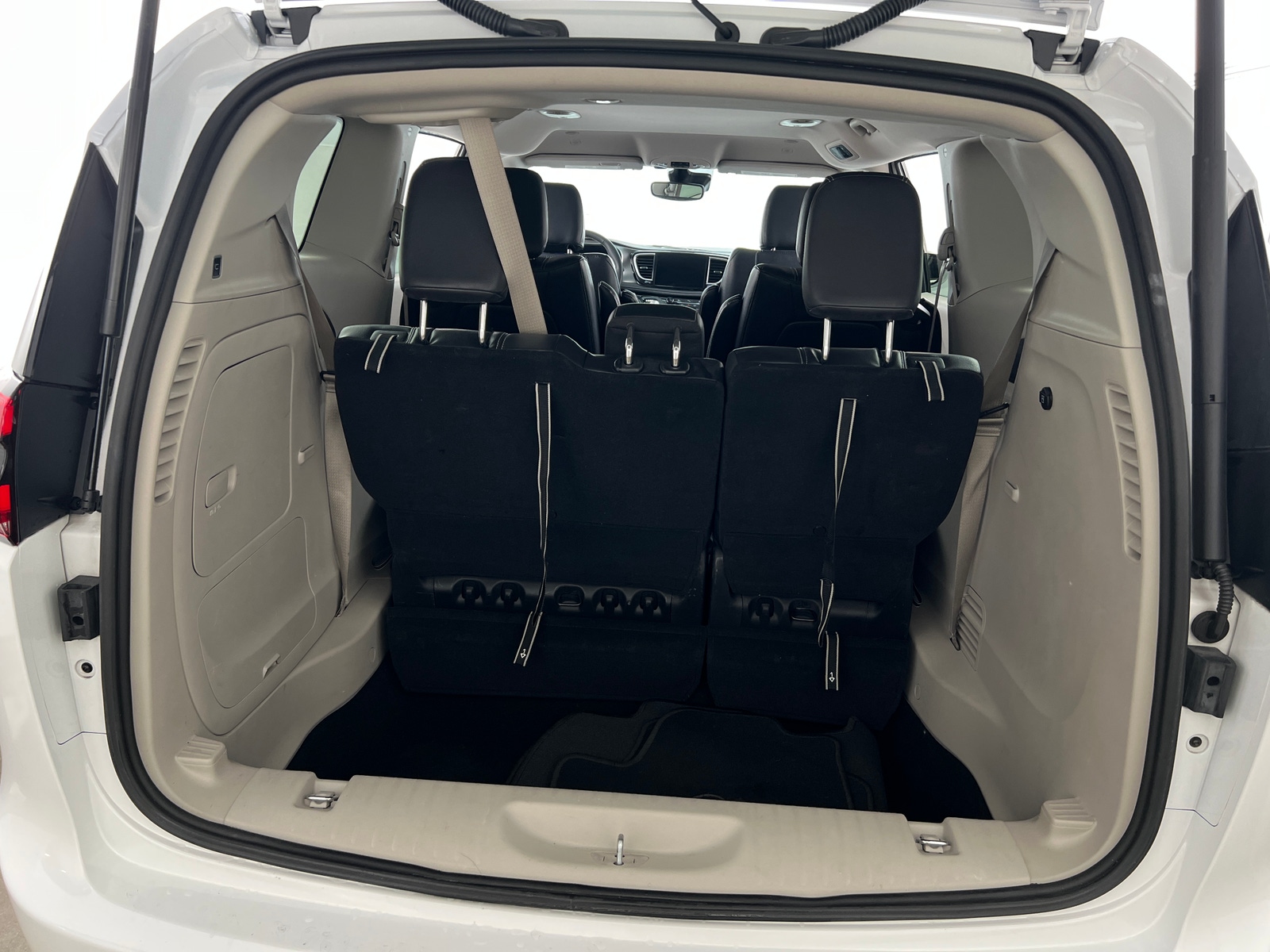 Thumbnail: 2022 Chrysler Pacifica - 6